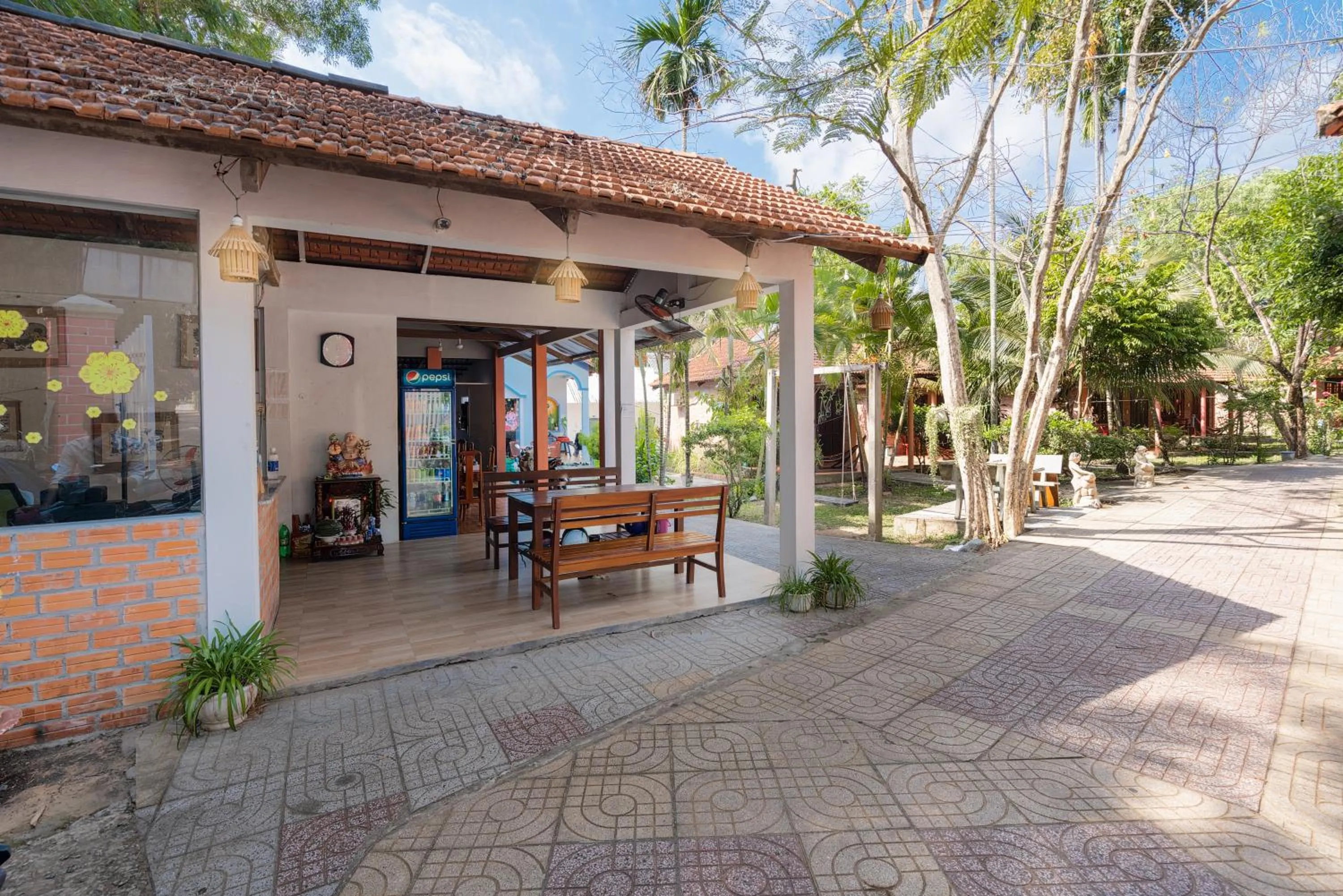 Facade/entrance in Huong Giang Bungalow