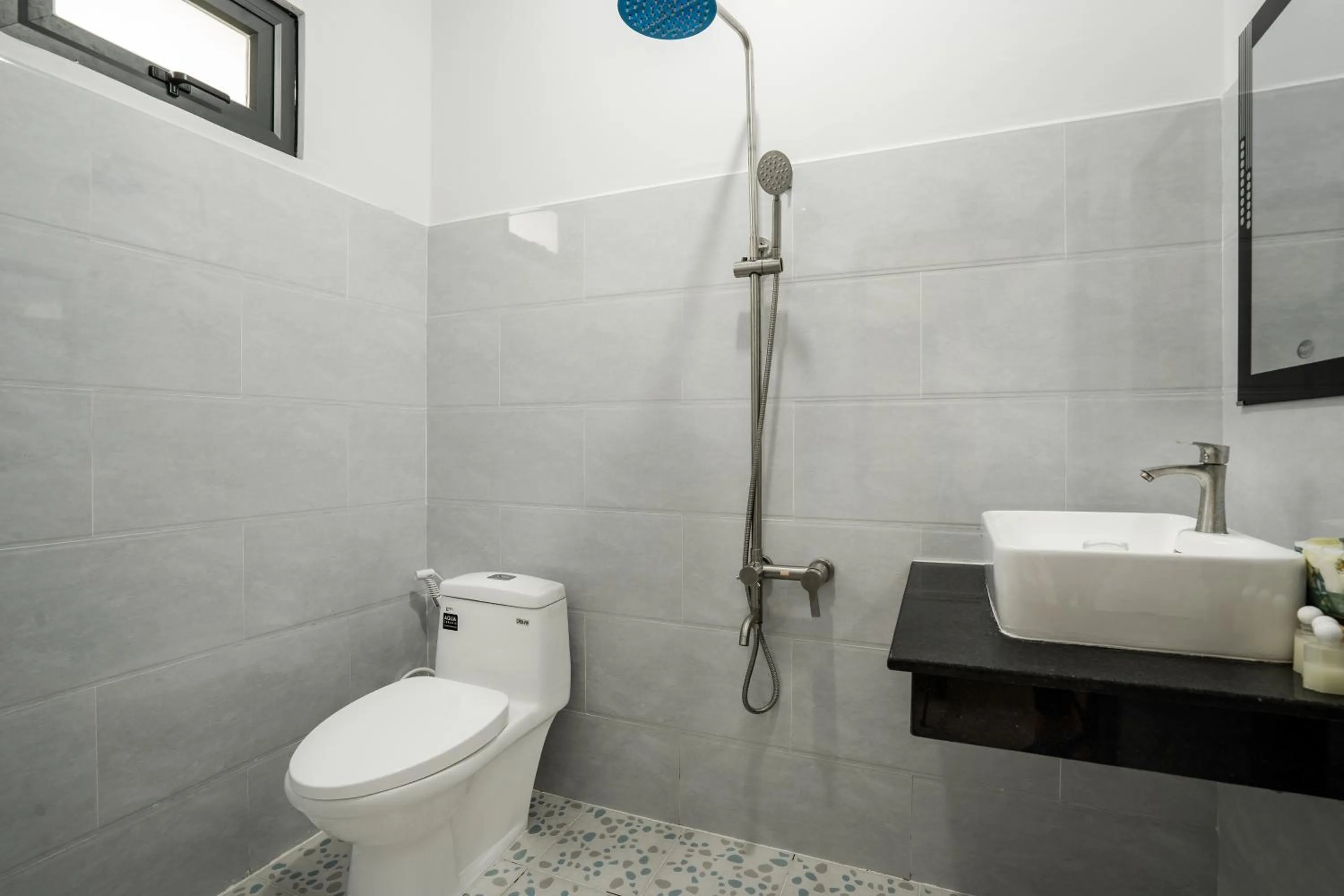 Toilet in Huong Giang Bungalow