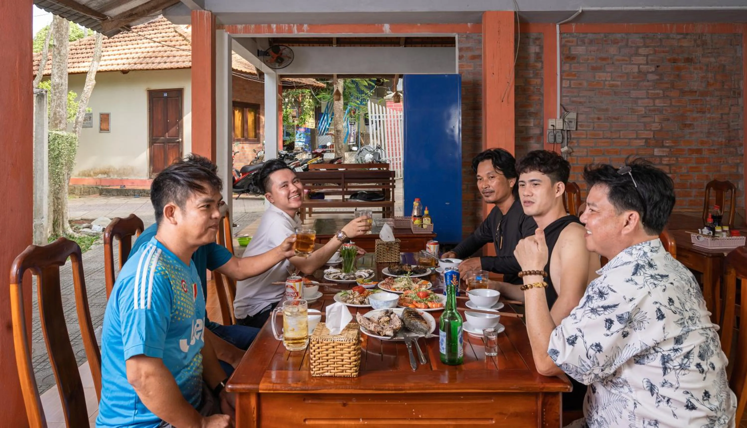 Restaurant/places to eat in Huong Giang Bungalow