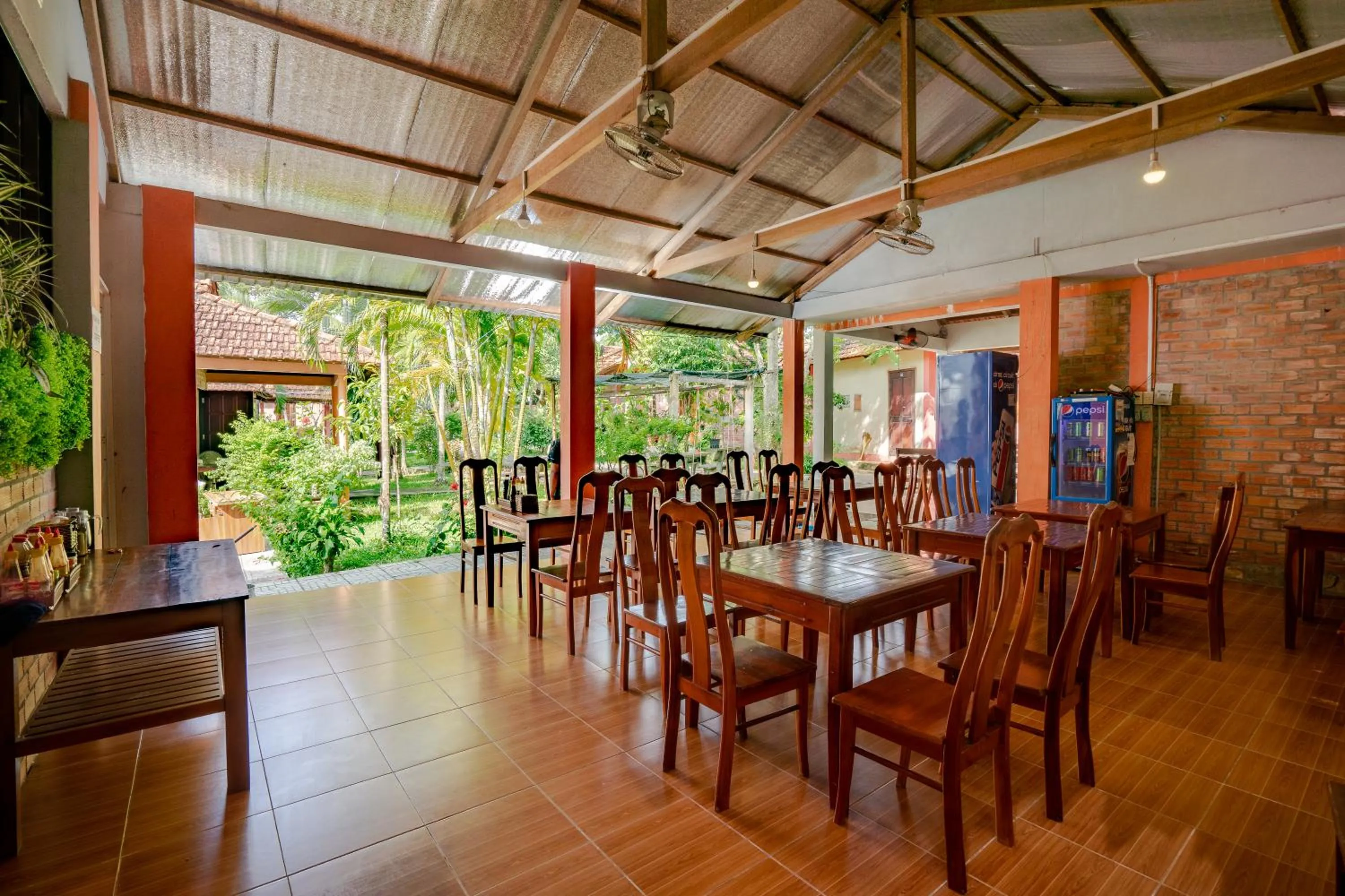 Restaurant/places to eat in Huong Giang Bungalow