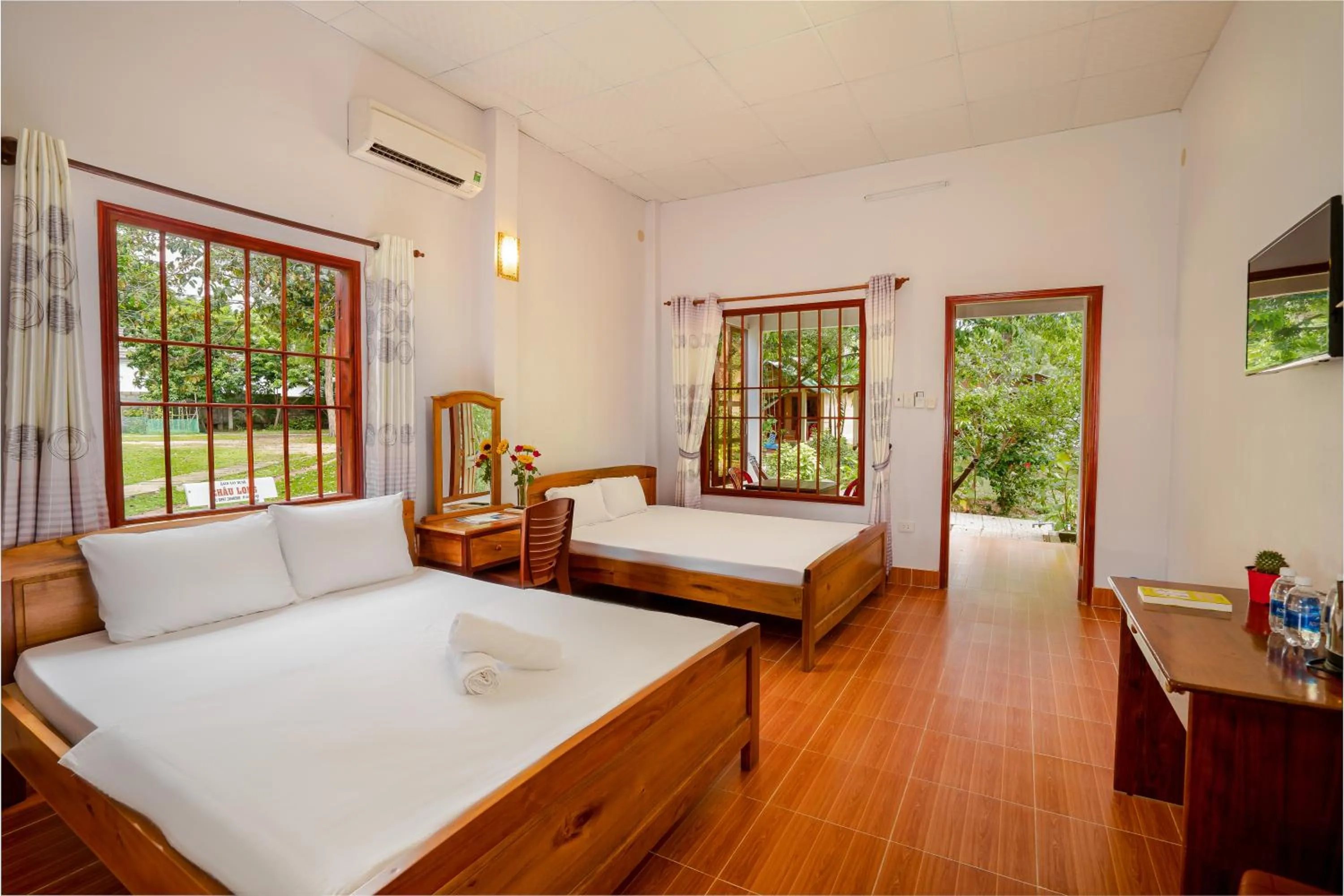 Day, Bed in Huong Giang Bungalow