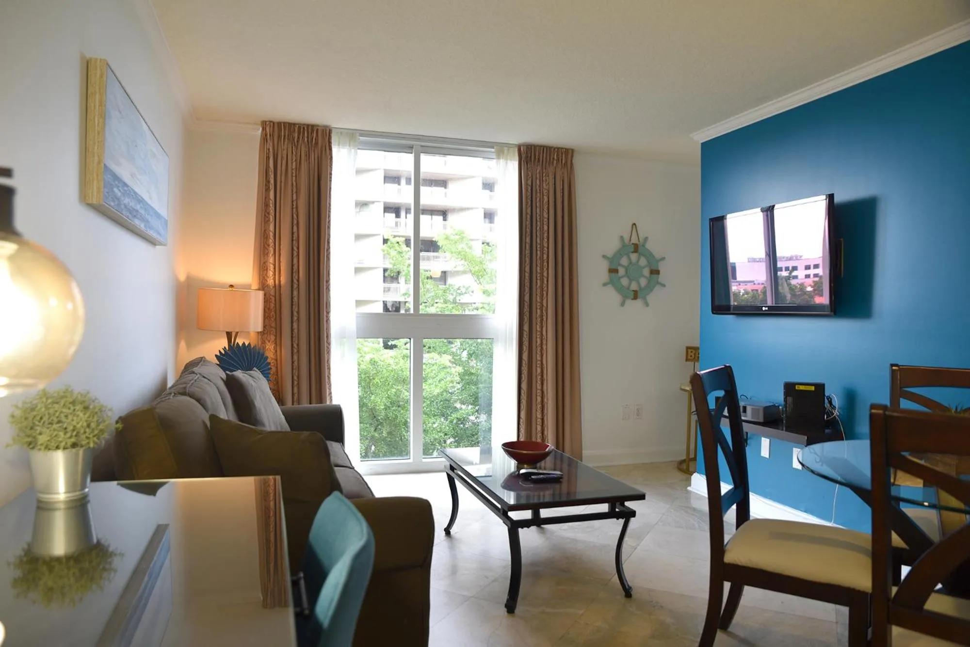 Relaxing Condo Hotel In The Grove, Free Parking
