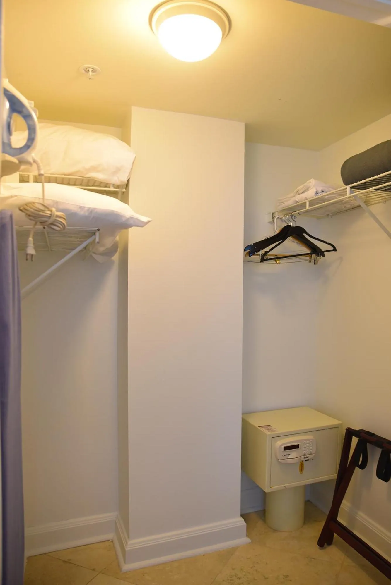 Relaxing Condo Hotel In The Grove, Free Parking