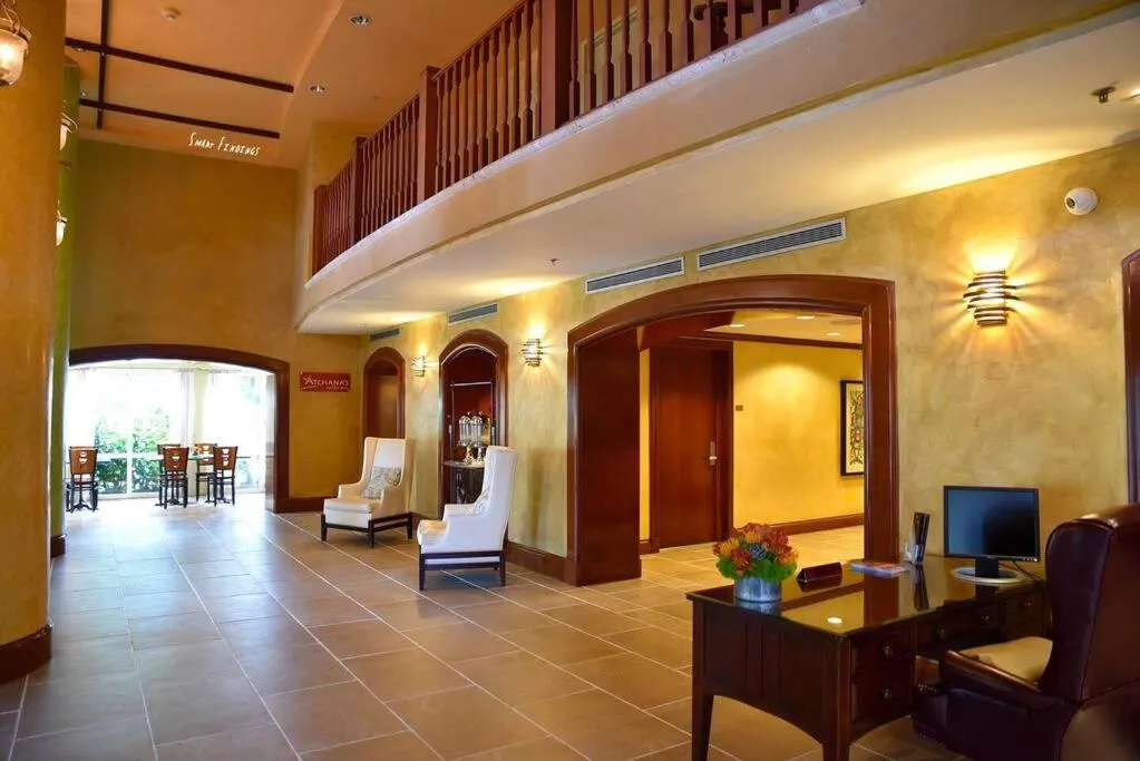 Relaxing Condo Hotel In The Grove, Free Parking