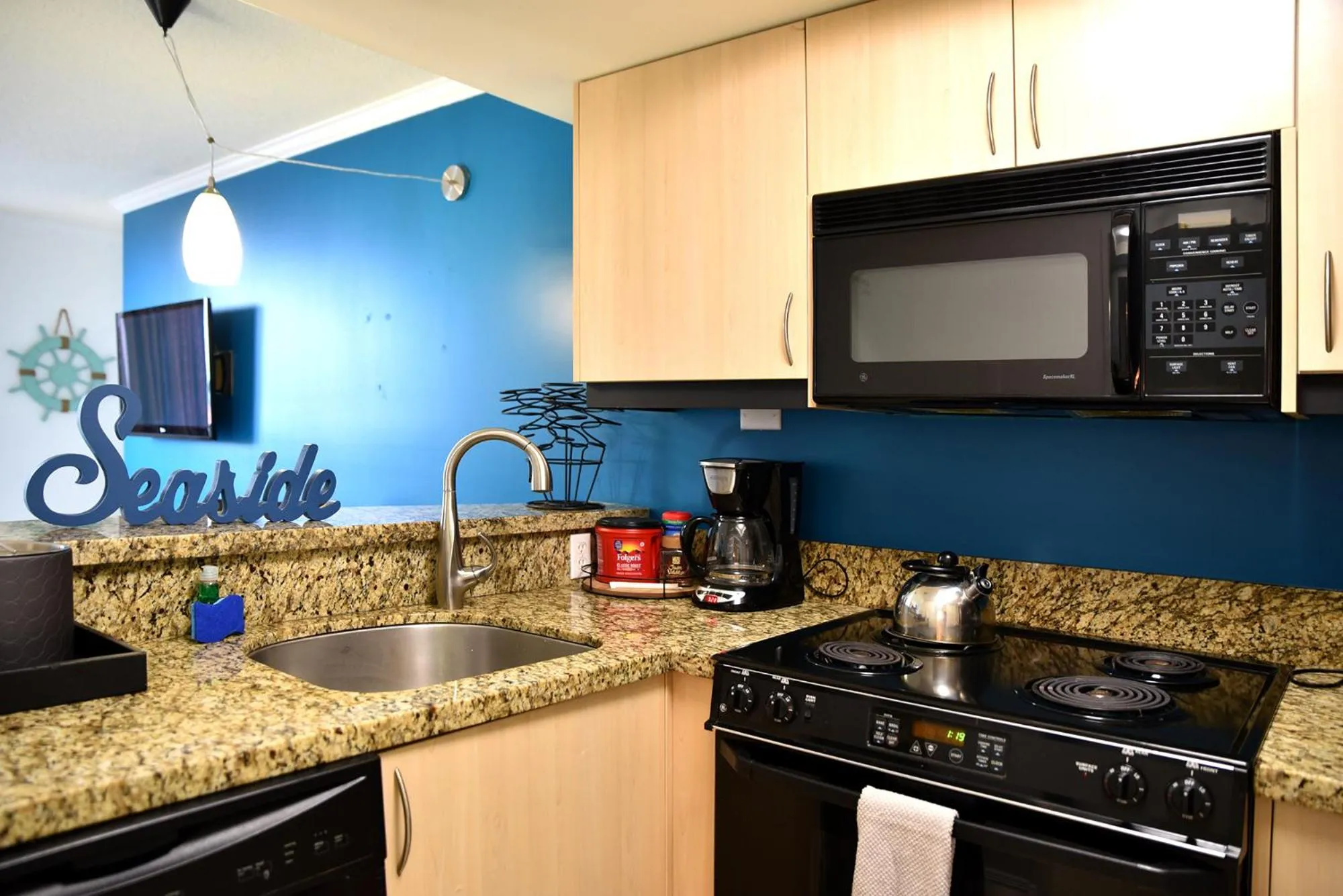 Relaxing Condo Hotel In The Grove, Free Parking