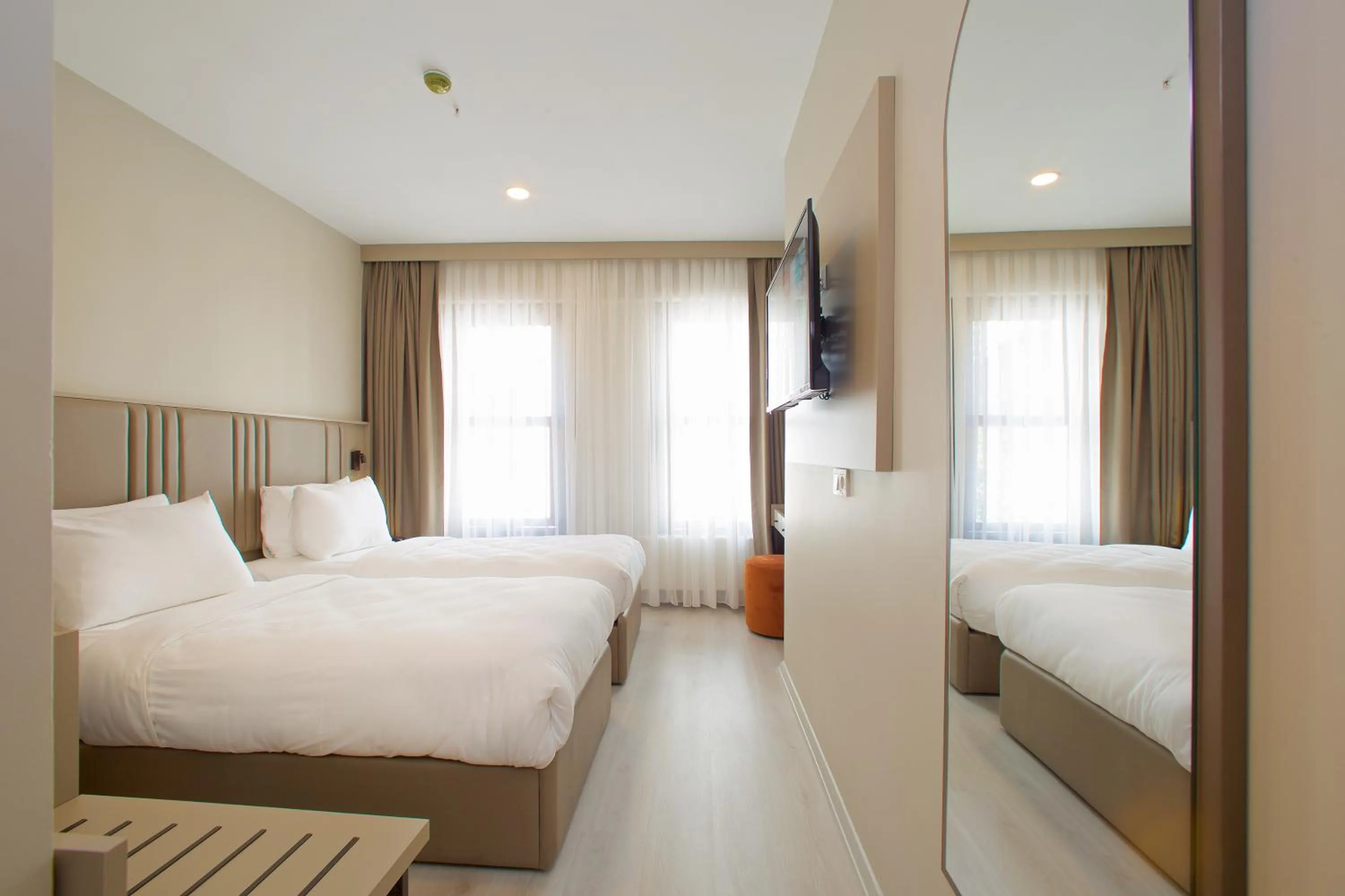 Photo of the whole room, Bed in Joy Taksim