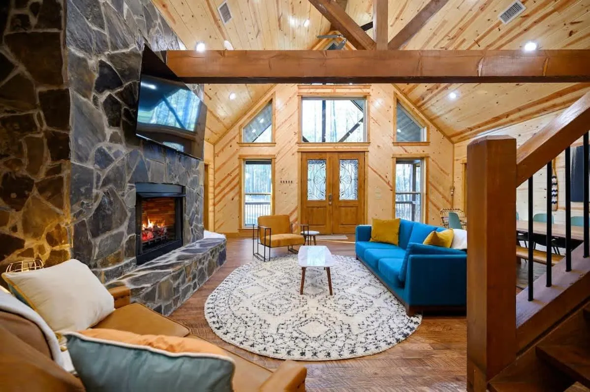 Massive Hochatown Lodge W Spa, Basketball & More