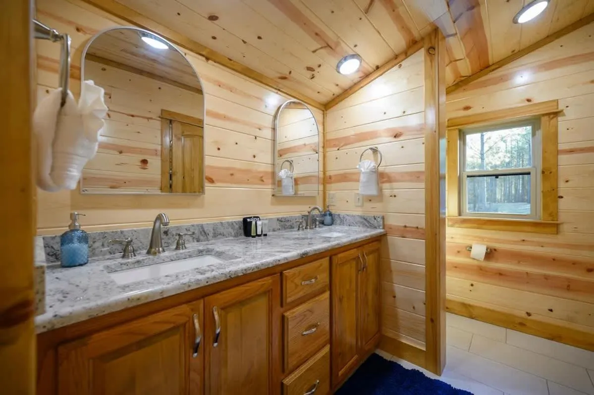 Massive Hochatown Lodge W Spa, Basketball & More