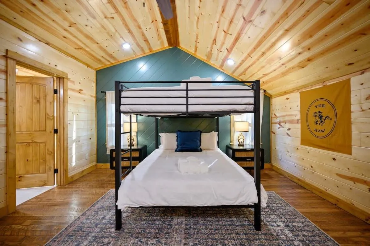 Bed in Massive Hochatown Lodge W Spa, Basketball & More