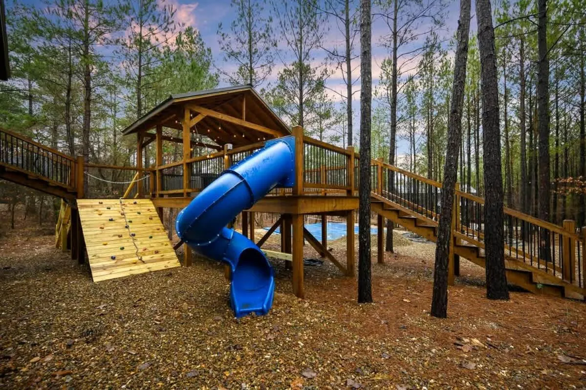 Massive Hochatown Lodge W Spa, Basketball & More