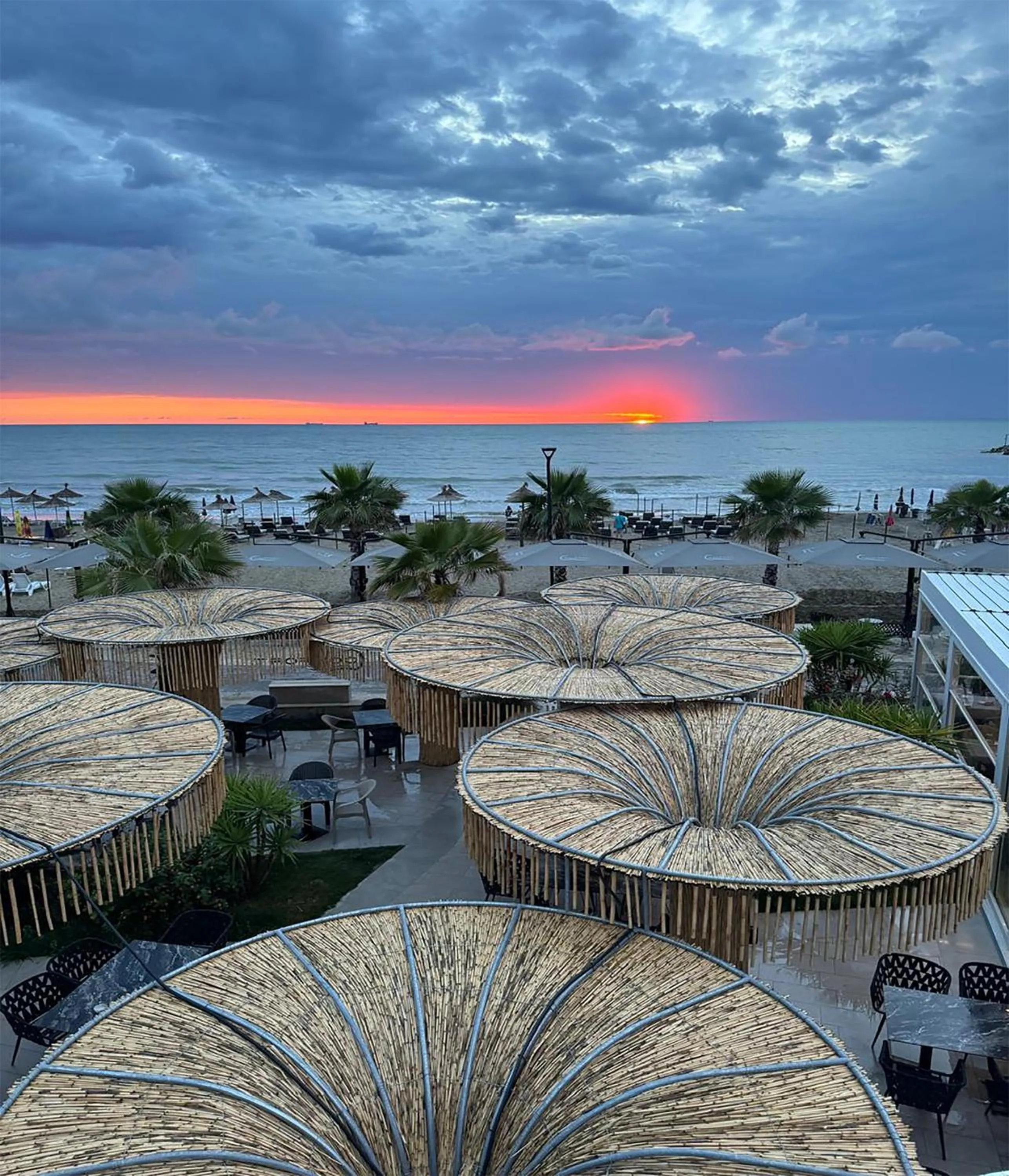 Beach in Comfort Suites