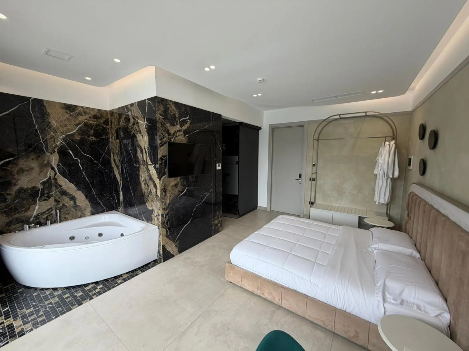 Bed in Comfort Suites