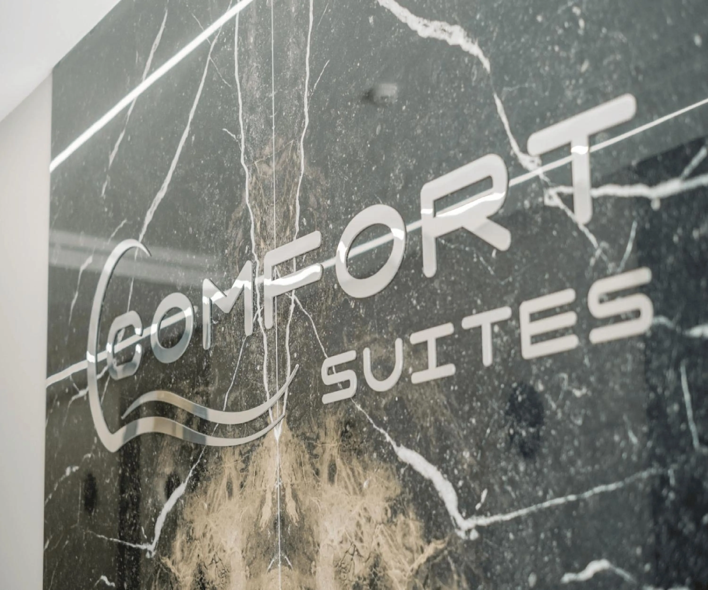 Text overlay in Comfort Suites