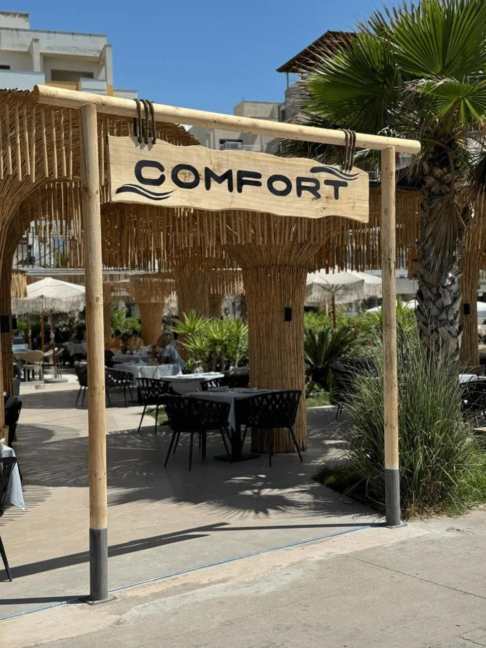 Text overlay in Comfort Suites