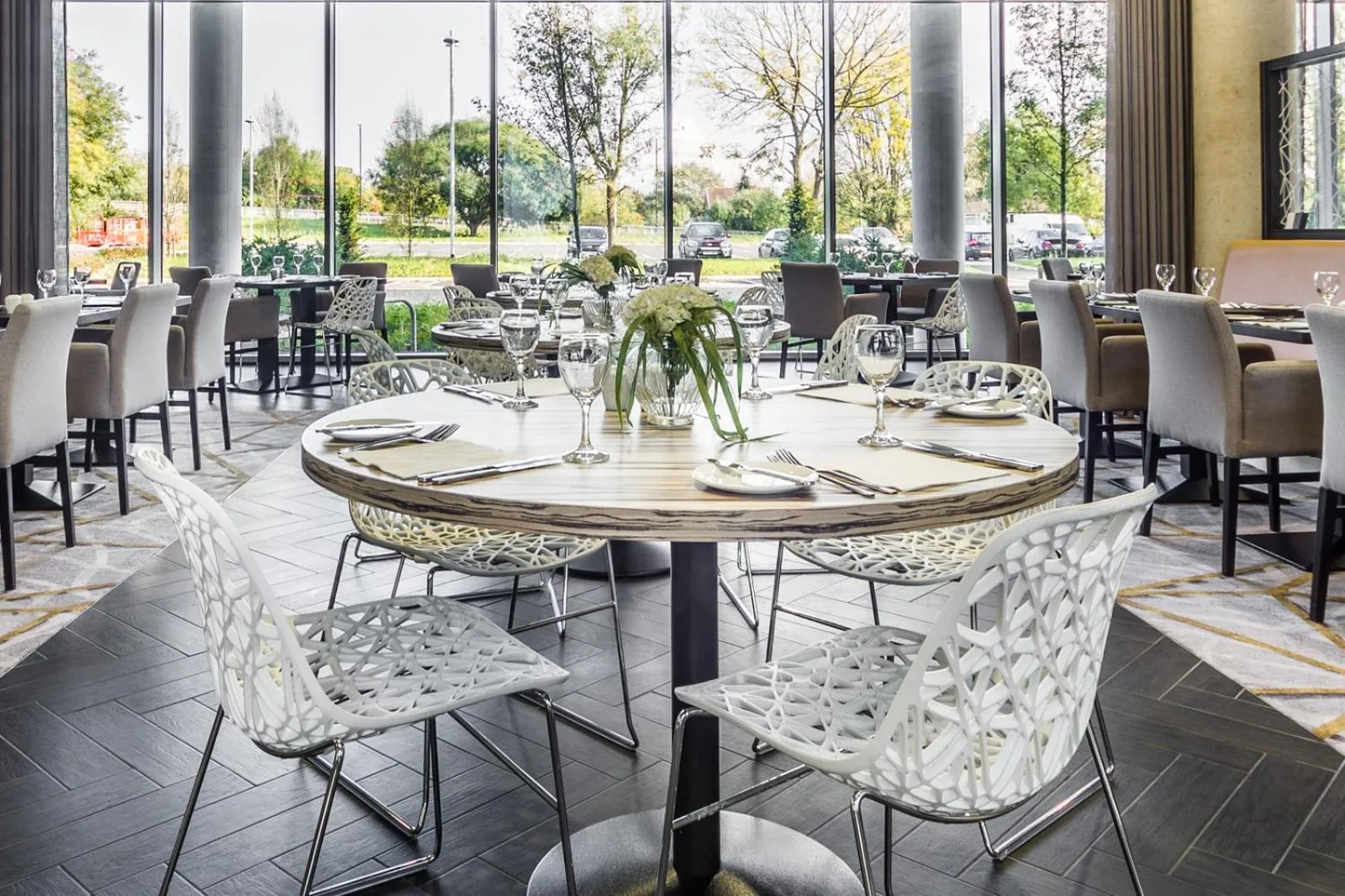 Restaurant/places to eat in Heston Hyde Hotel