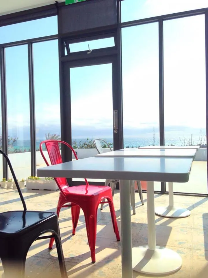 Restaurant/places to eat in Sea Shore Hotel