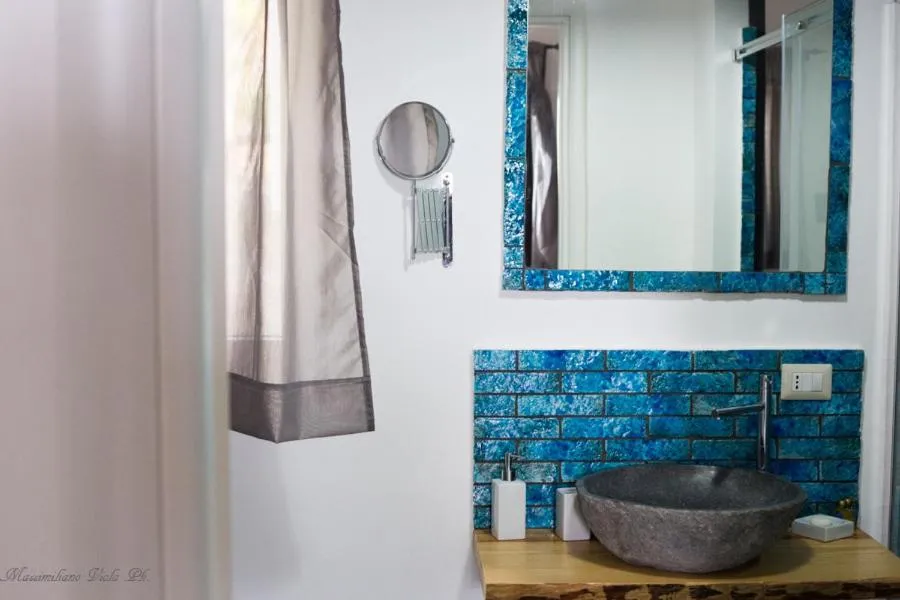 Bathroom in La Casa A Mare B&B