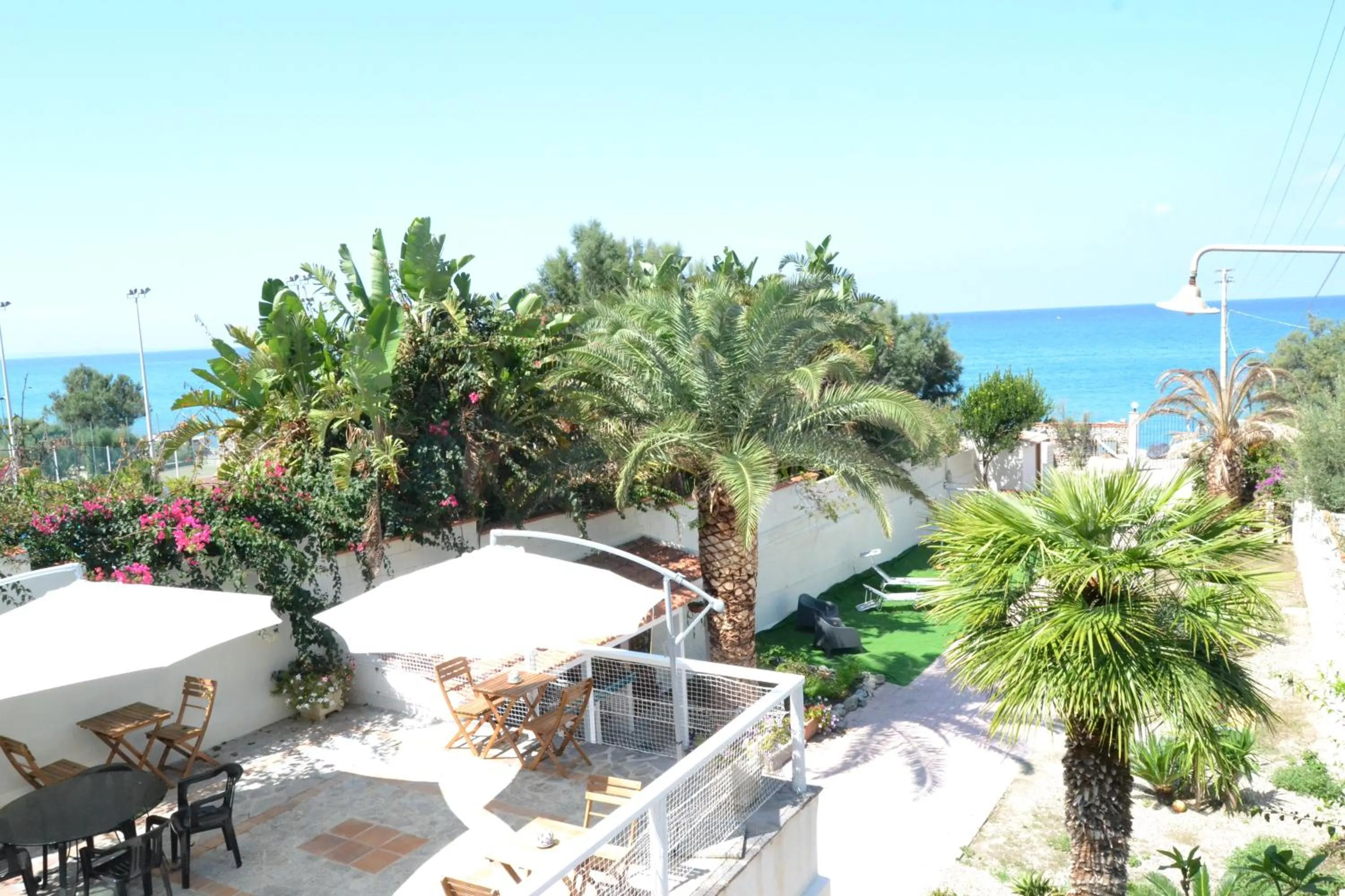 Garden view in La Casa A Mare B&B