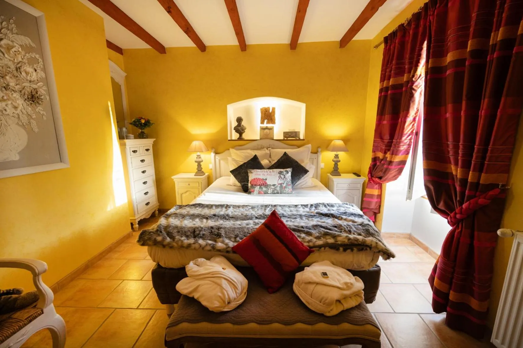 Photo of the whole room, Bed in Le Moulin de Beaunette