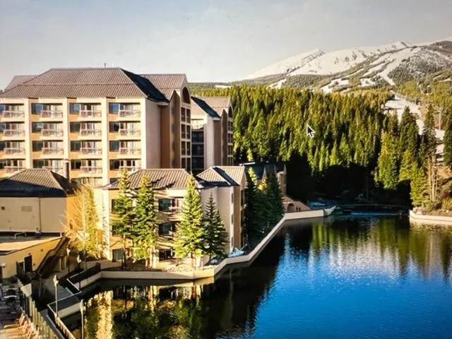 Swimming Pool in Marriott's Mountain Valley Lodge At Breckenridge