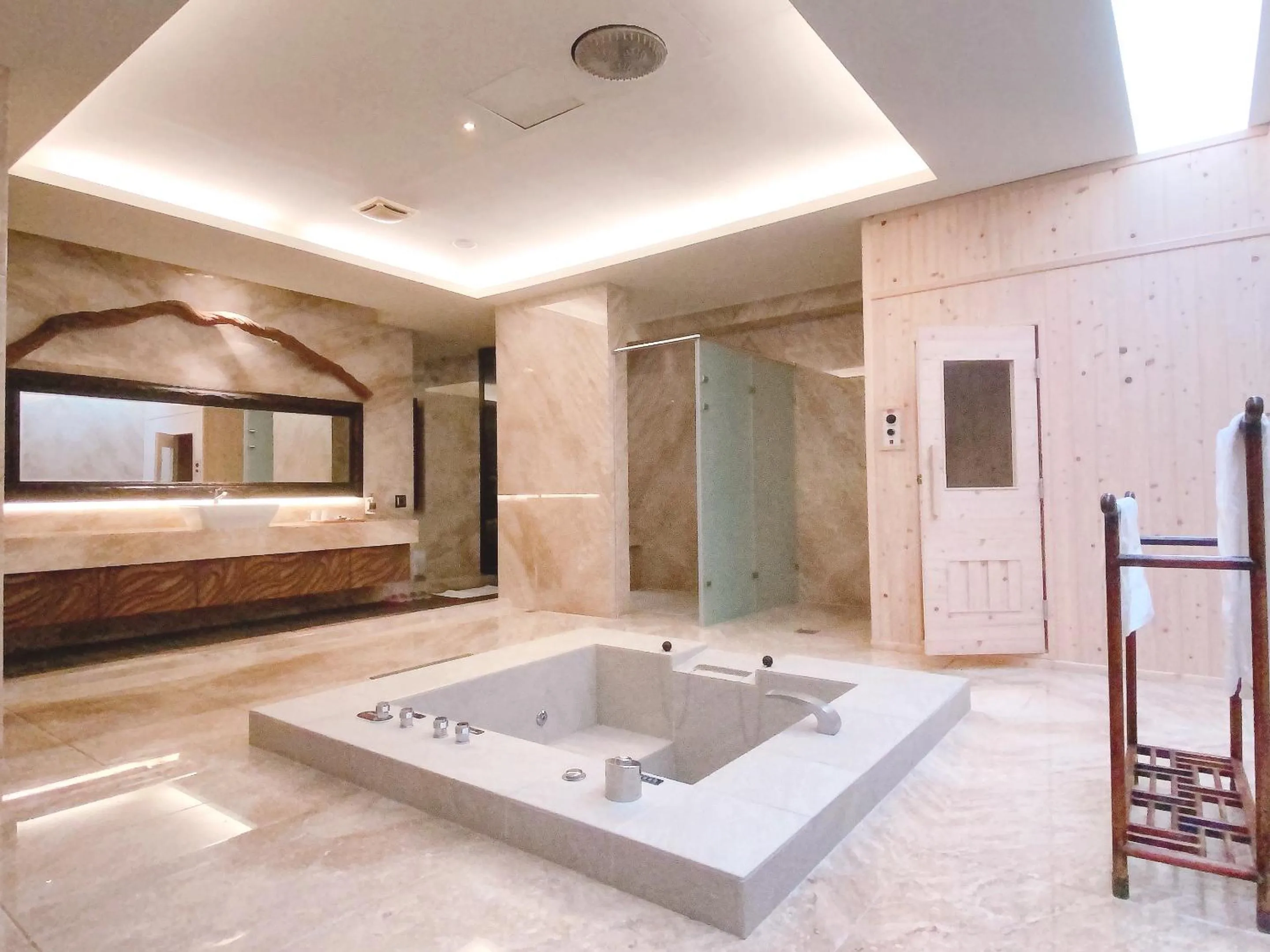 Bathroom in Orient Luxury Villa Motel