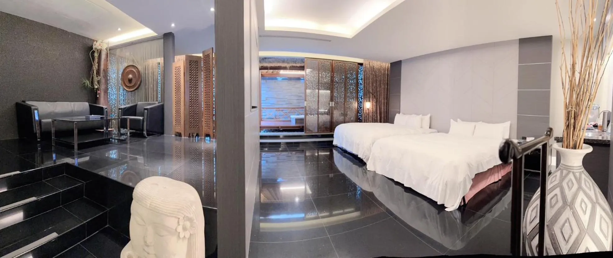 Photo of the whole room, Bed in Orient Luxury Villa Motel