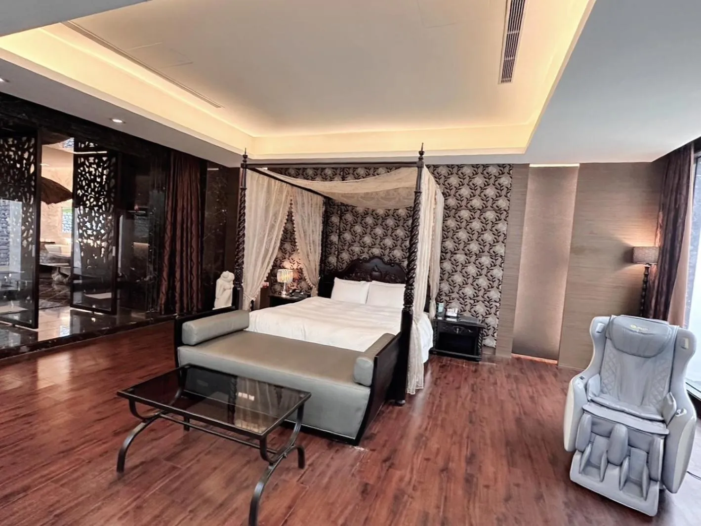 Bedroom, Bed in Orient Luxury Villa Motel