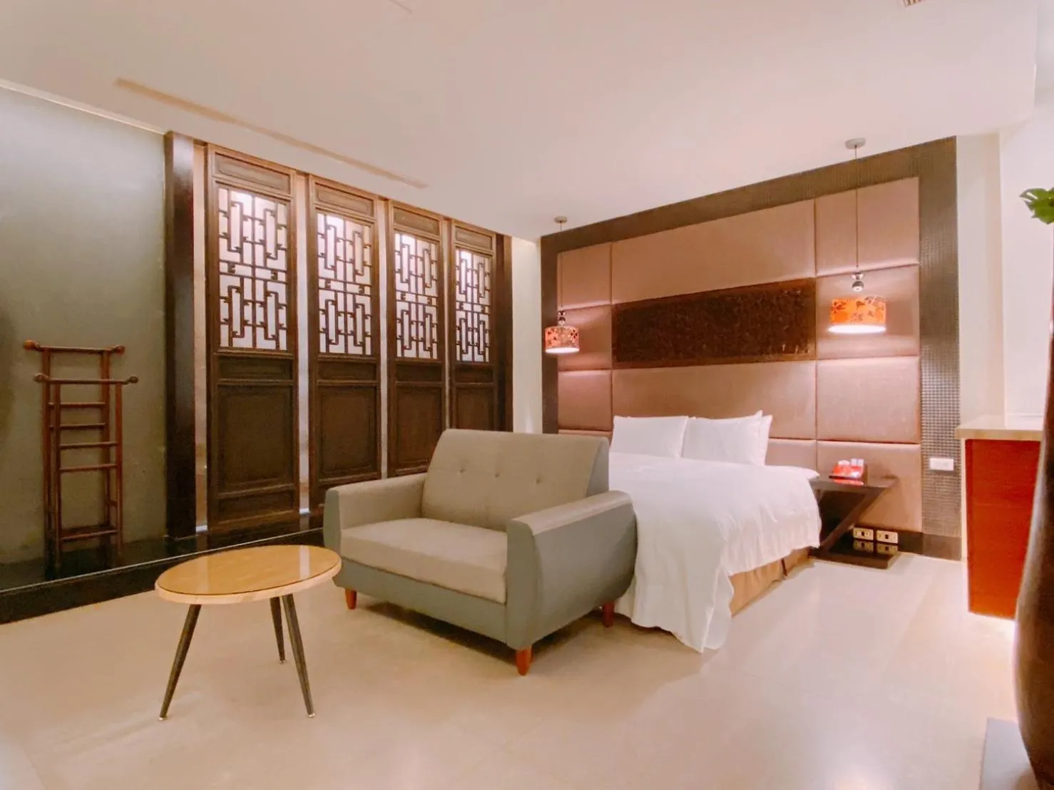 Bedroom, Bed in Orient Luxury Villa Motel