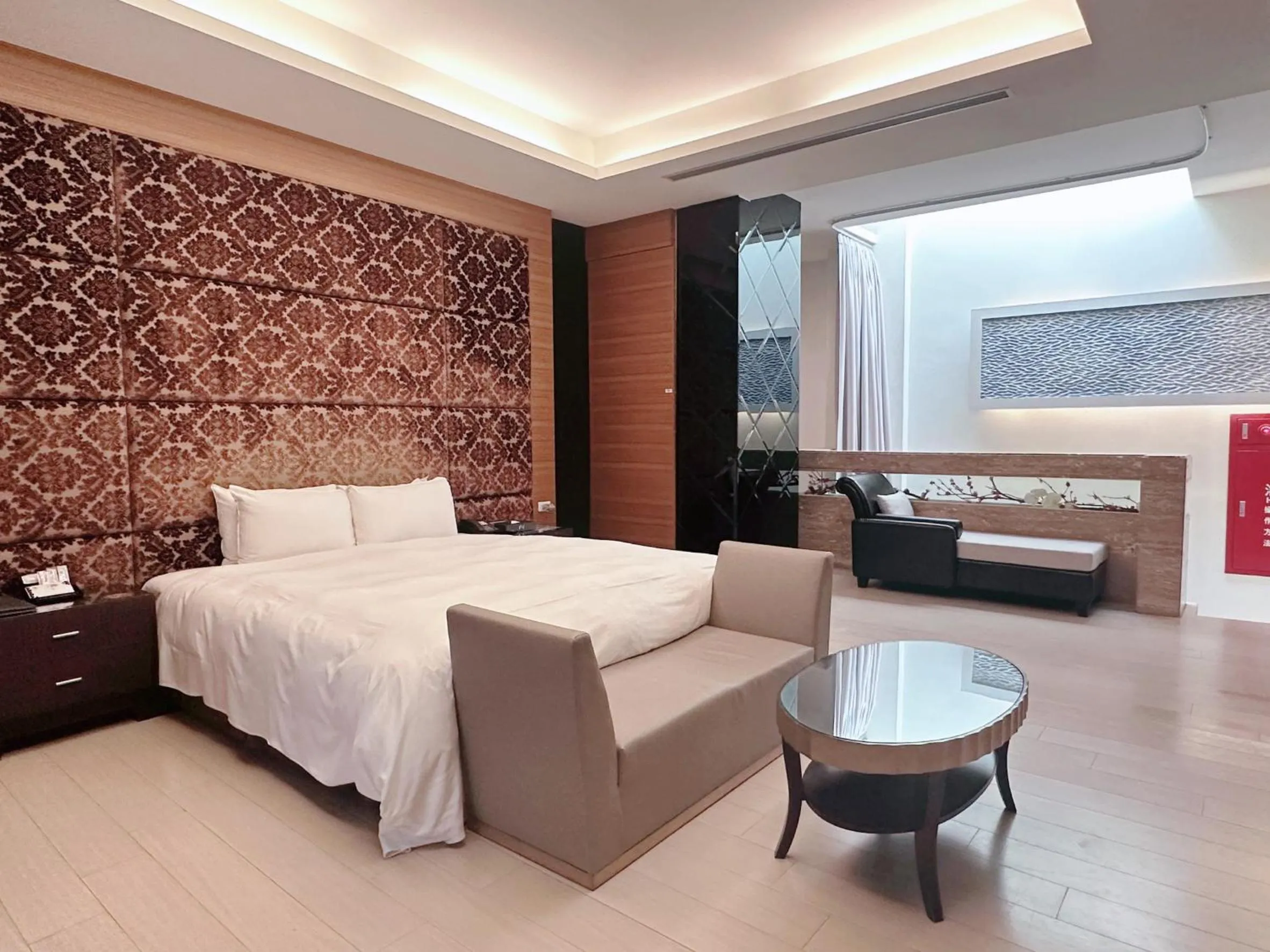 Bedroom, Bed in Orient Luxury Villa Motel