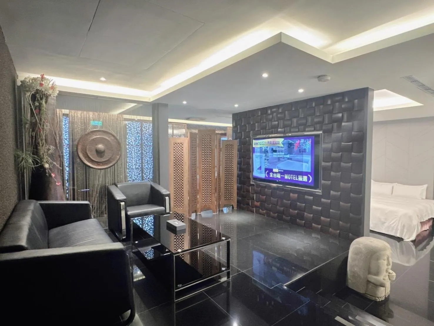 Living room in Orient Luxury Villa Motel