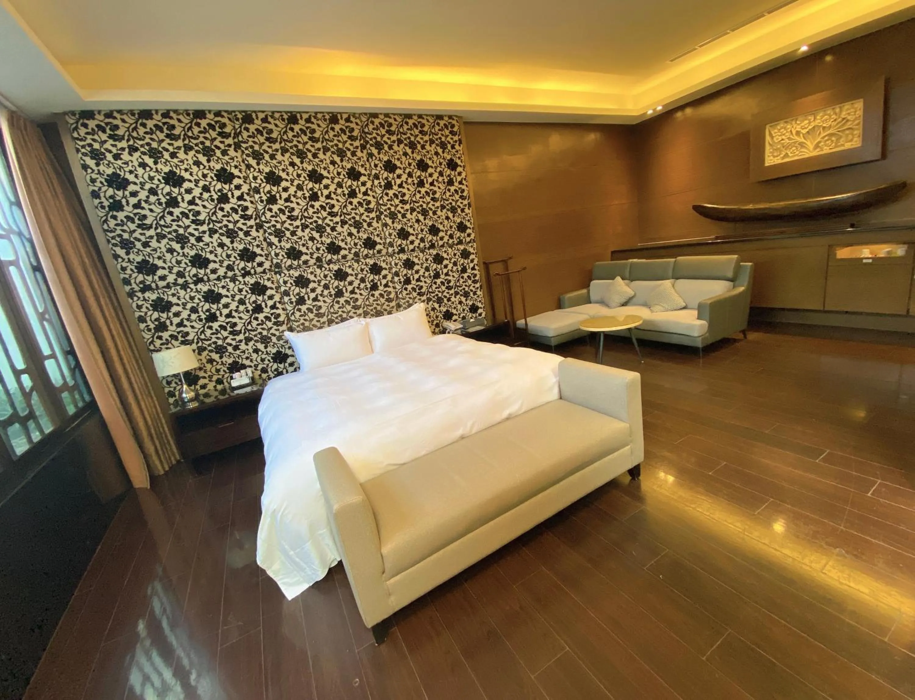 Bedroom, Bed in Orient Luxury Villa Motel