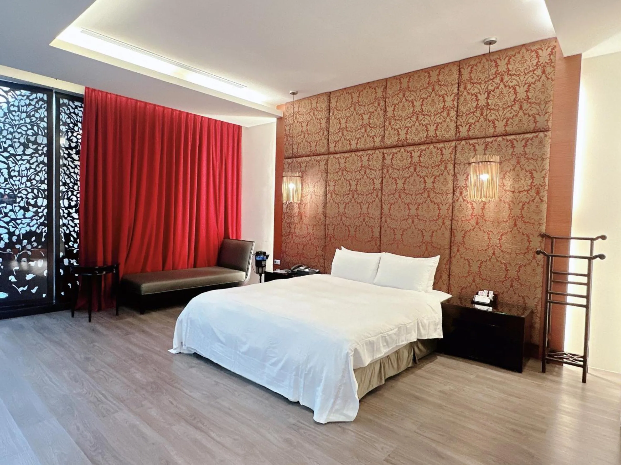 Bedroom, Bed in Orient Luxury Villa Motel