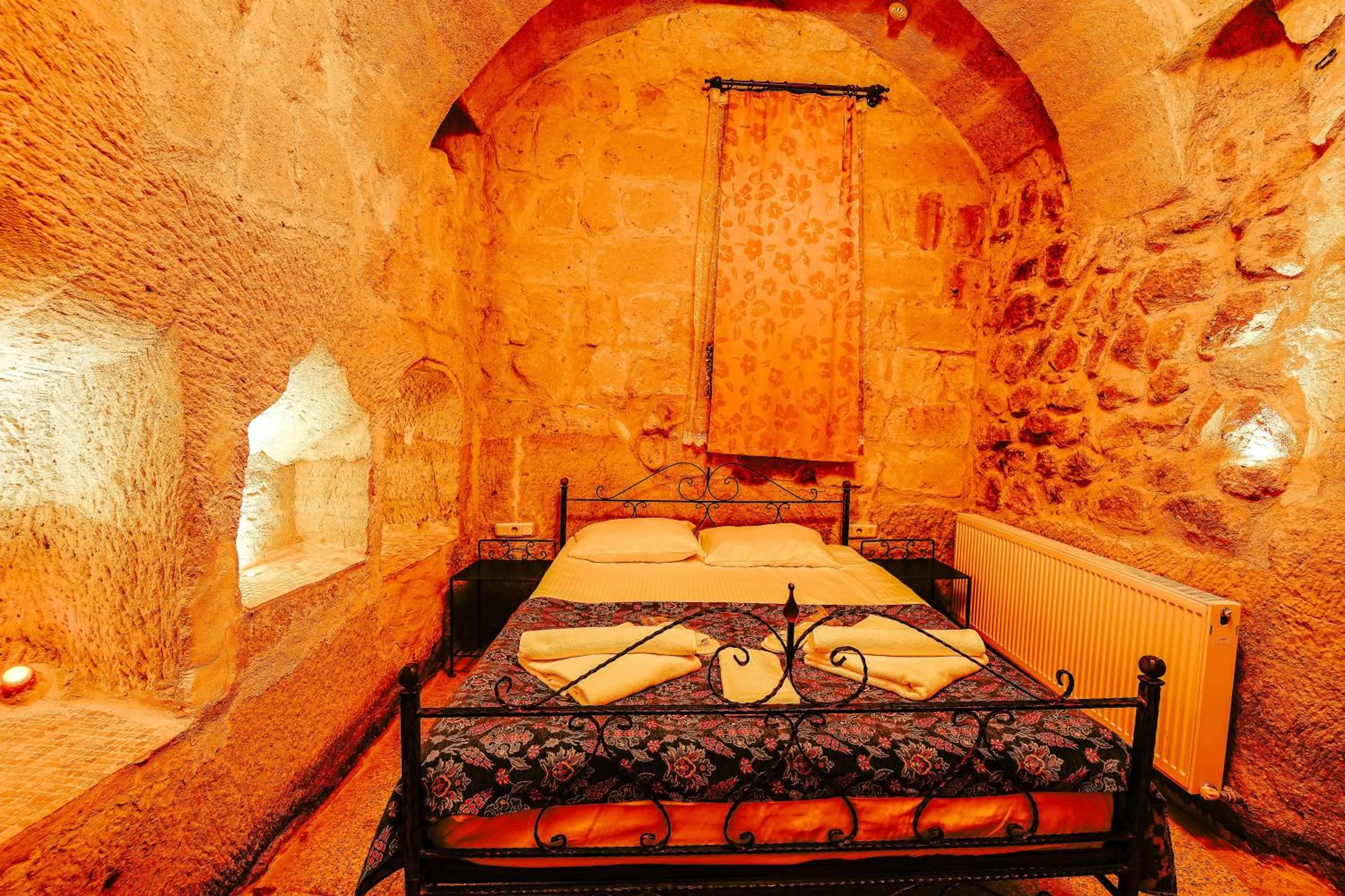Bedroom, Bed in Alaca Cave Cappadocia
