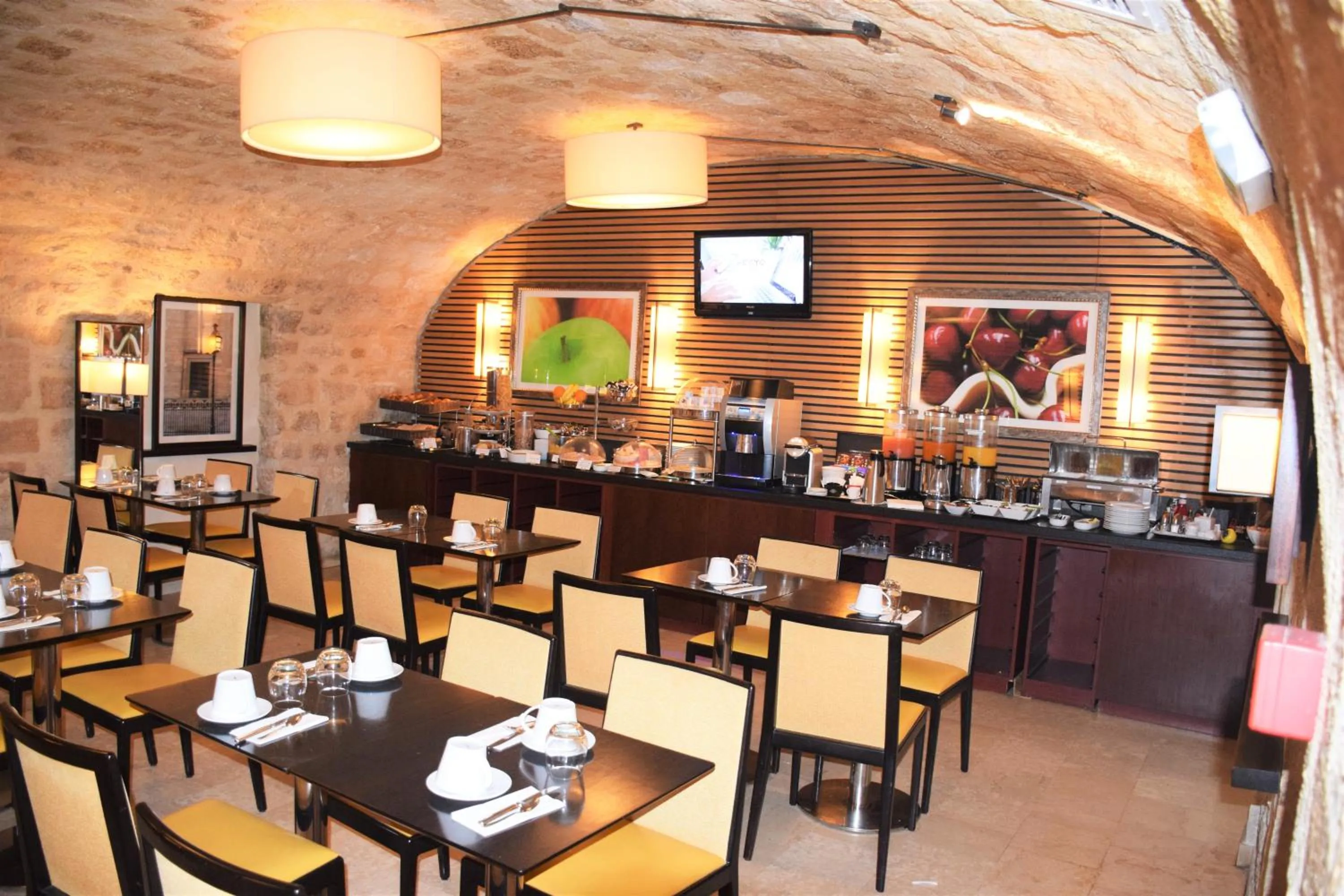 Restaurant/places to eat in Folkestone Opéra