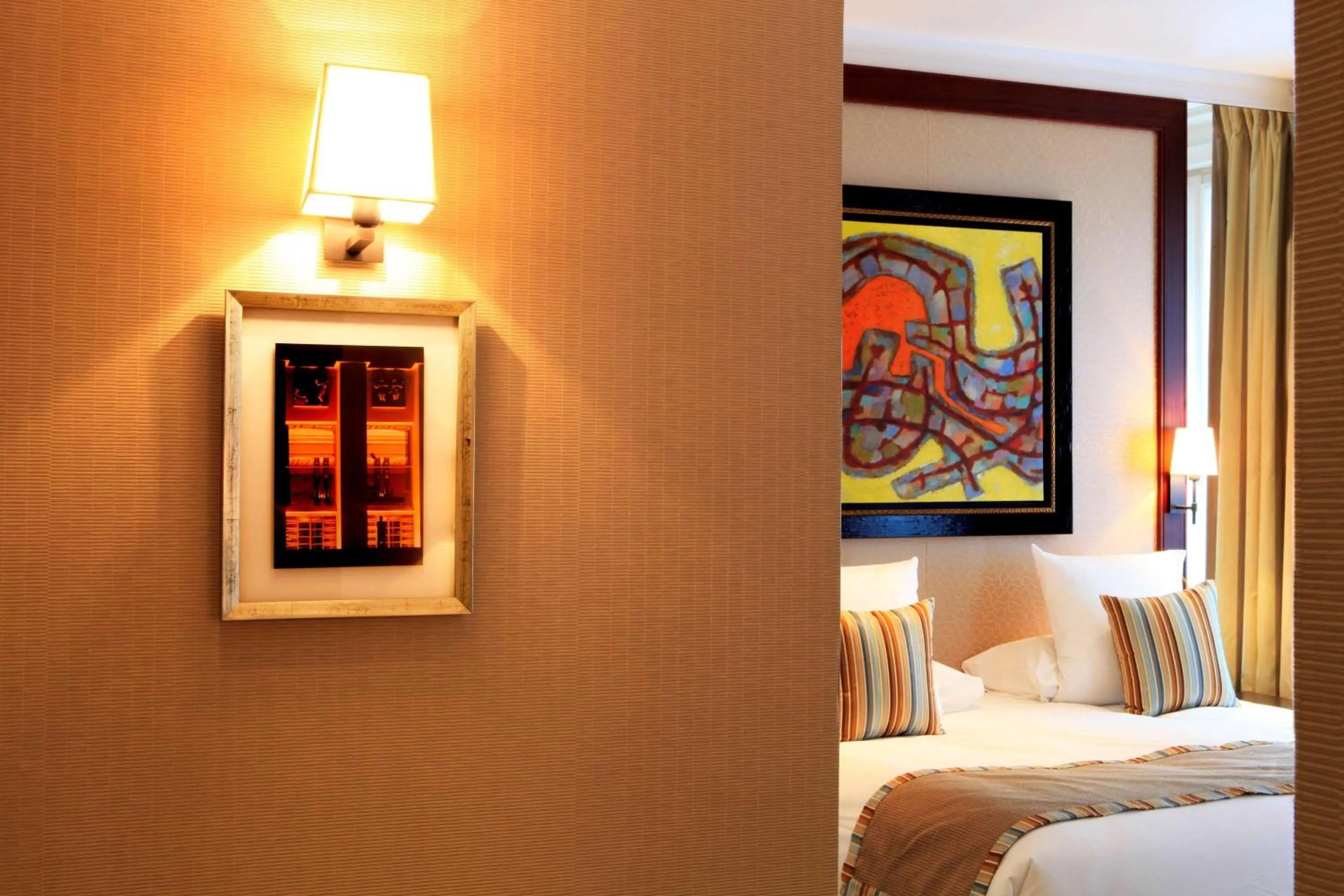 Photo of the whole room, Bed in Folkestone Opéra