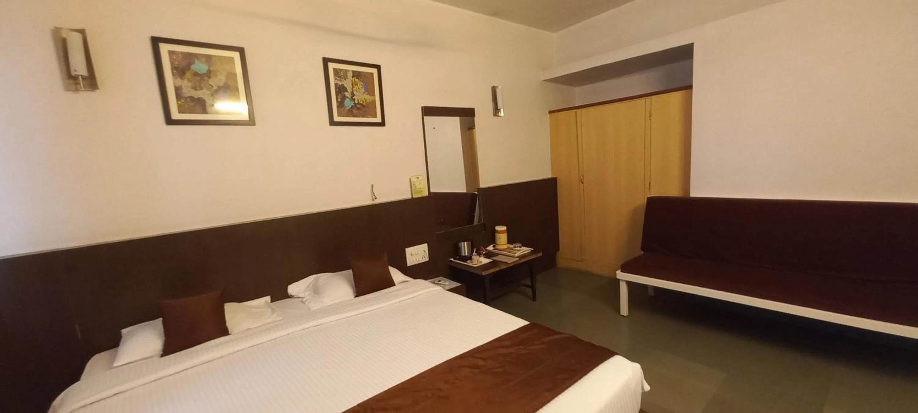 Guests, Bed in Hotel Rama Heritage