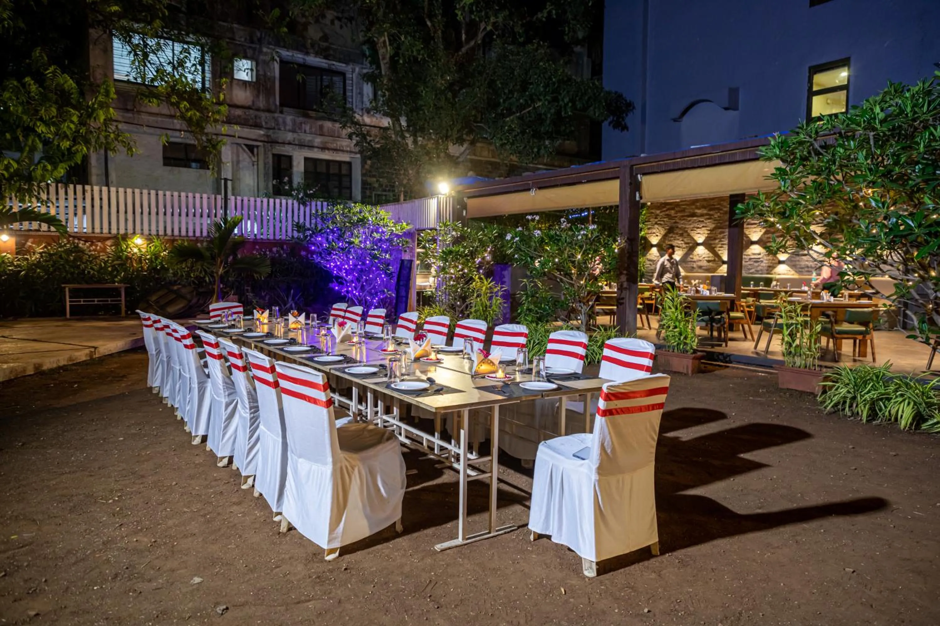 Restaurant/places to eat in Hotel Rama Heritage