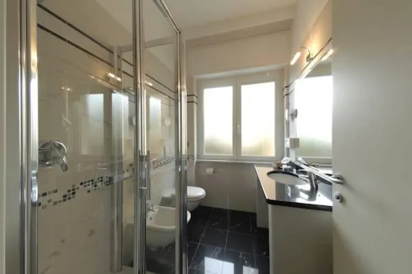 Shower in Residence Atlantic