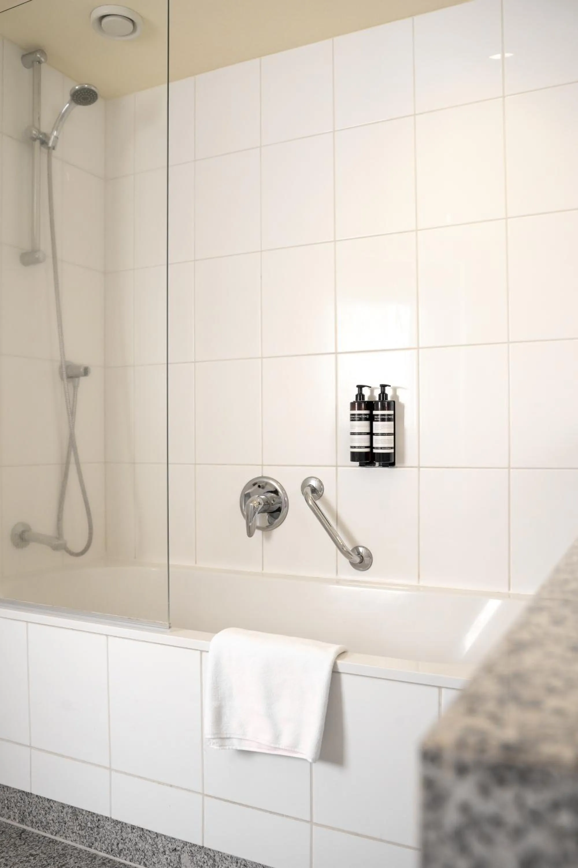 Bathroom in Hampshire Hotel – Voncken Valkenburg