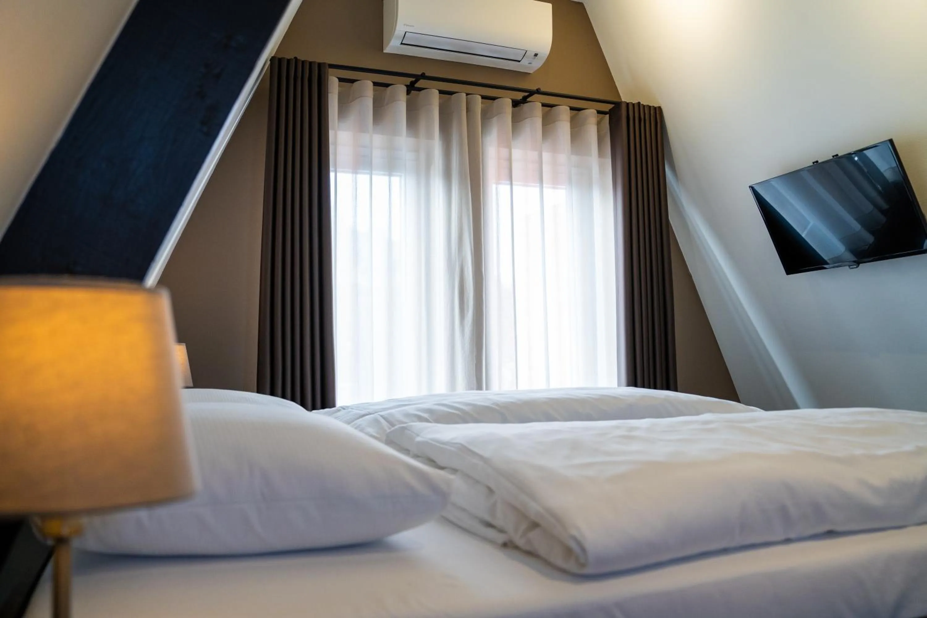 Bedroom, Bed in Hampshire Hotel – Voncken Valkenburg