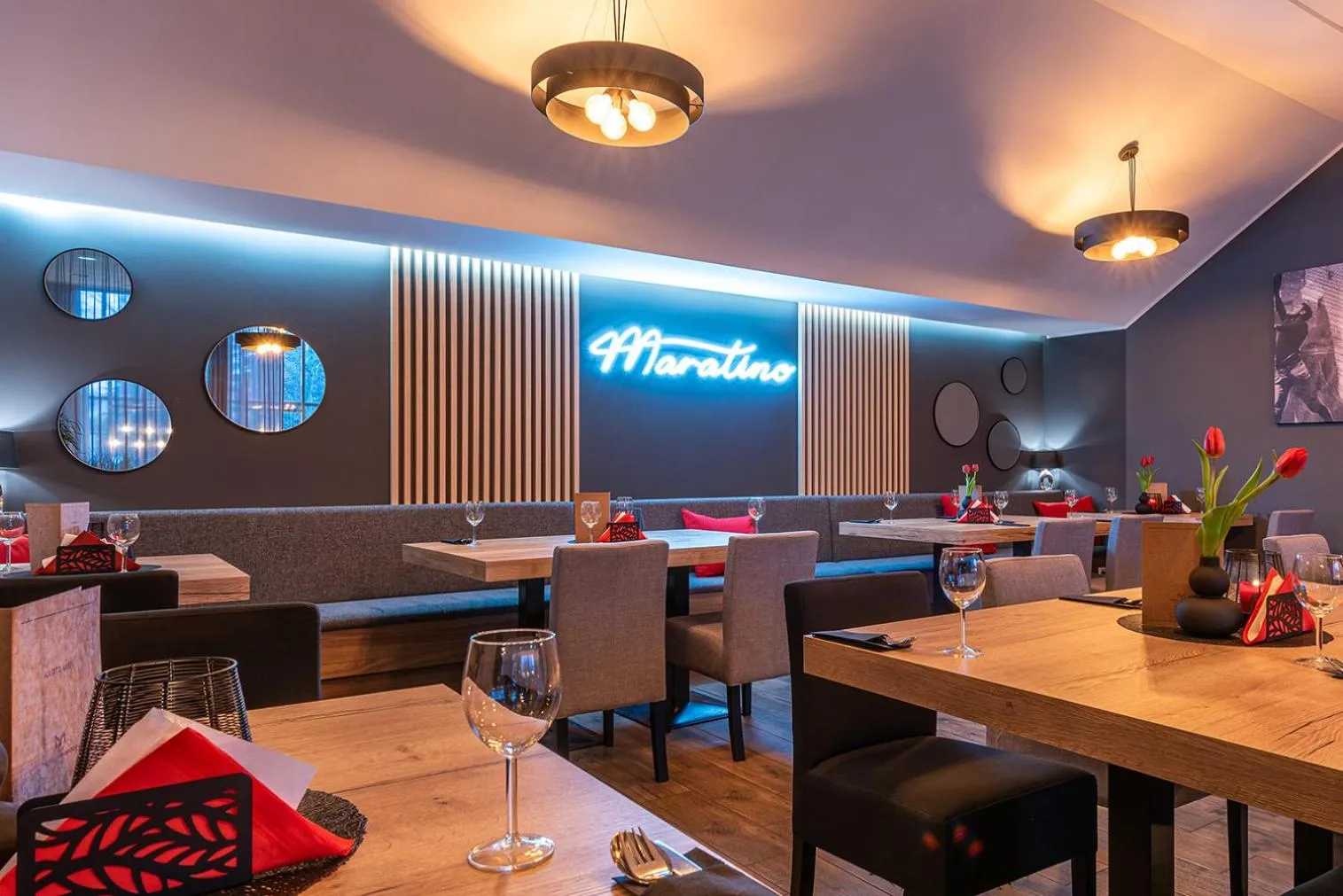 Restaurant/places to eat in Hotel Maraton