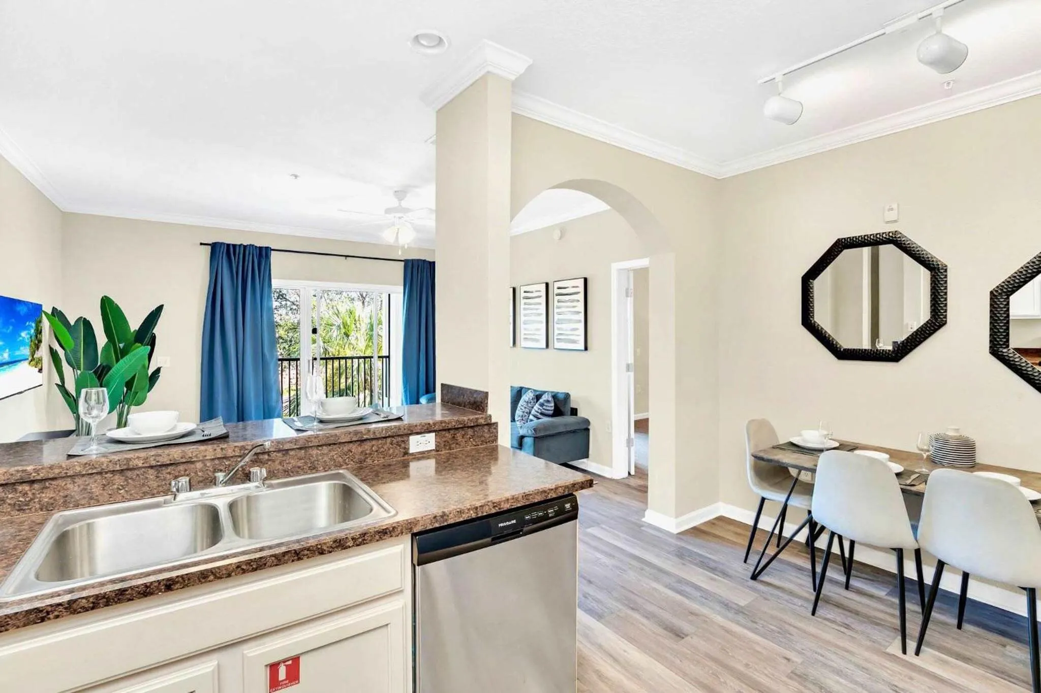 2BR Condo - Pool & Games - Near Disney