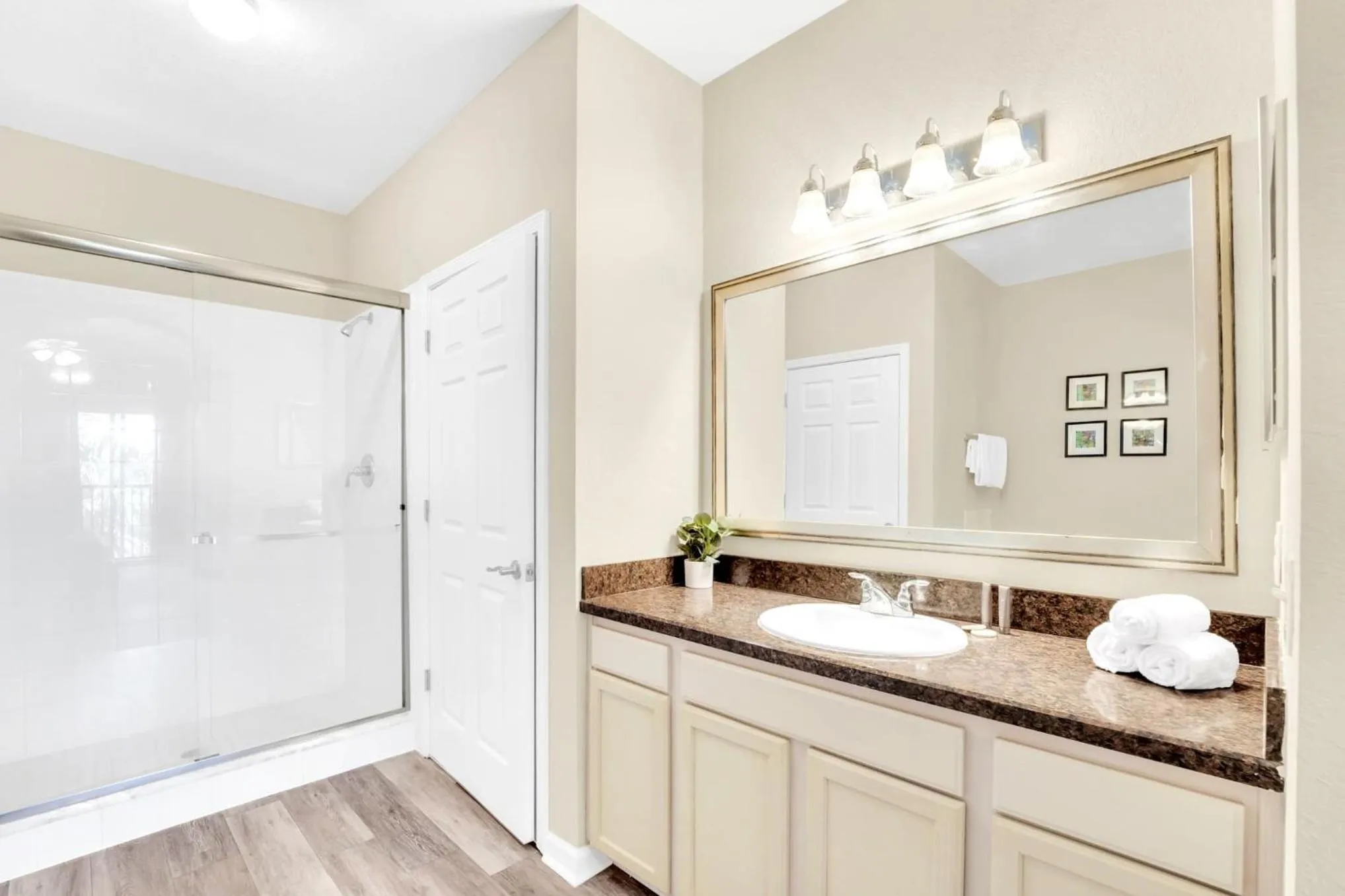 2BR Condo - Pool & Games - Near Disney