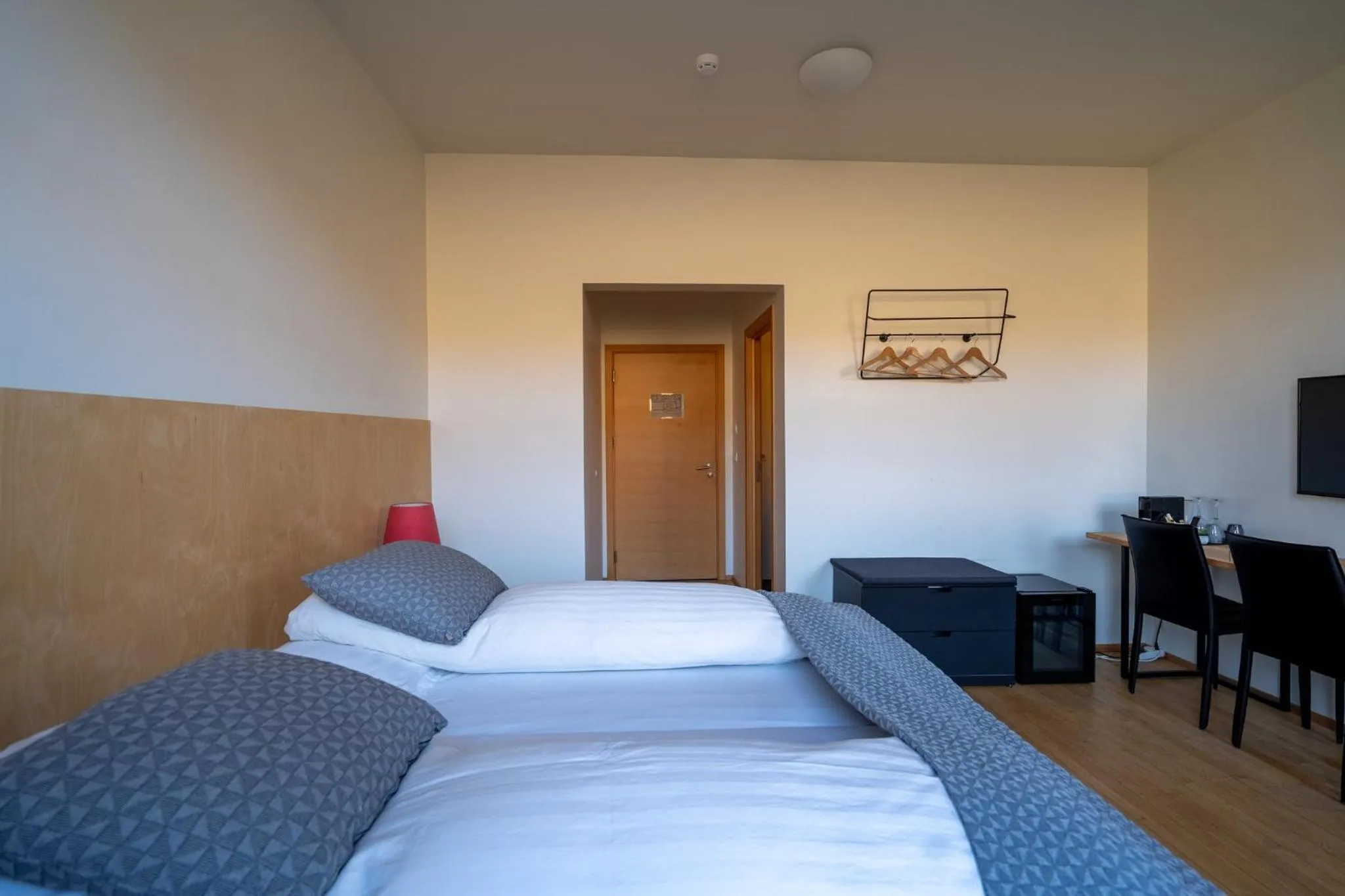 Bedroom, Bed in Volcano Hotel