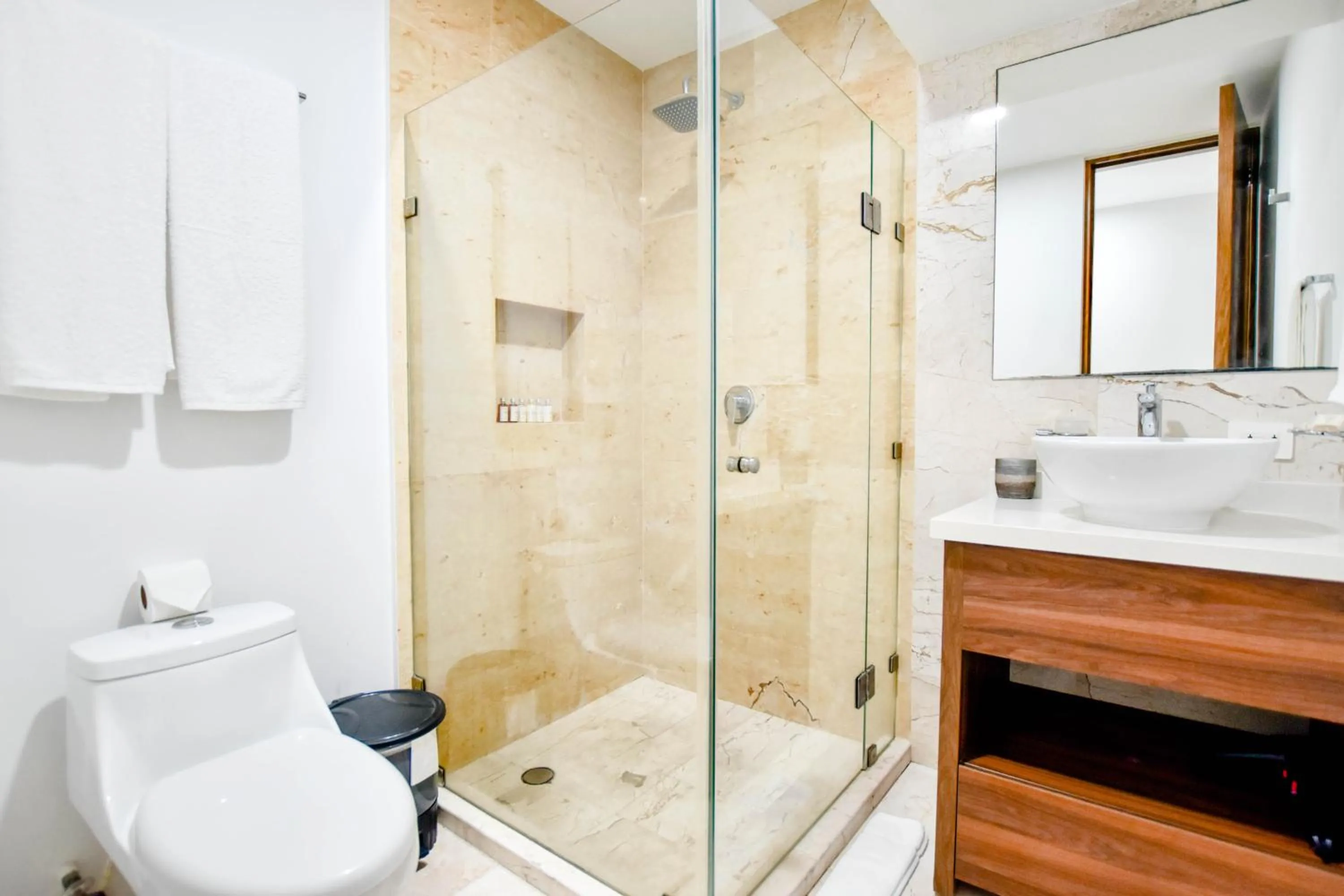 Bathroom in OP downtown Studio by Casago