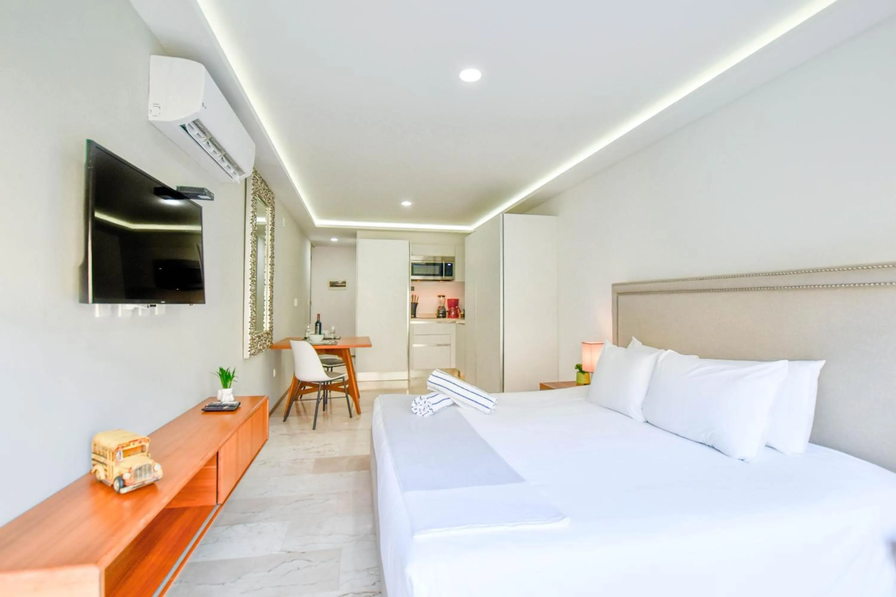 TV and multimedia, Bed in OP downtown Studio by Casago