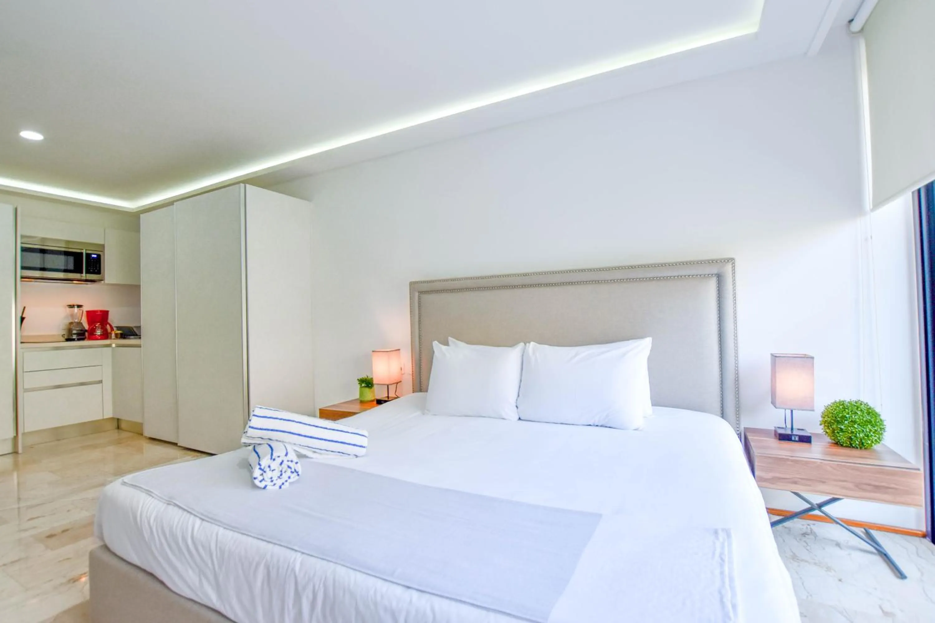 Bed in OP downtown Studio by Casago