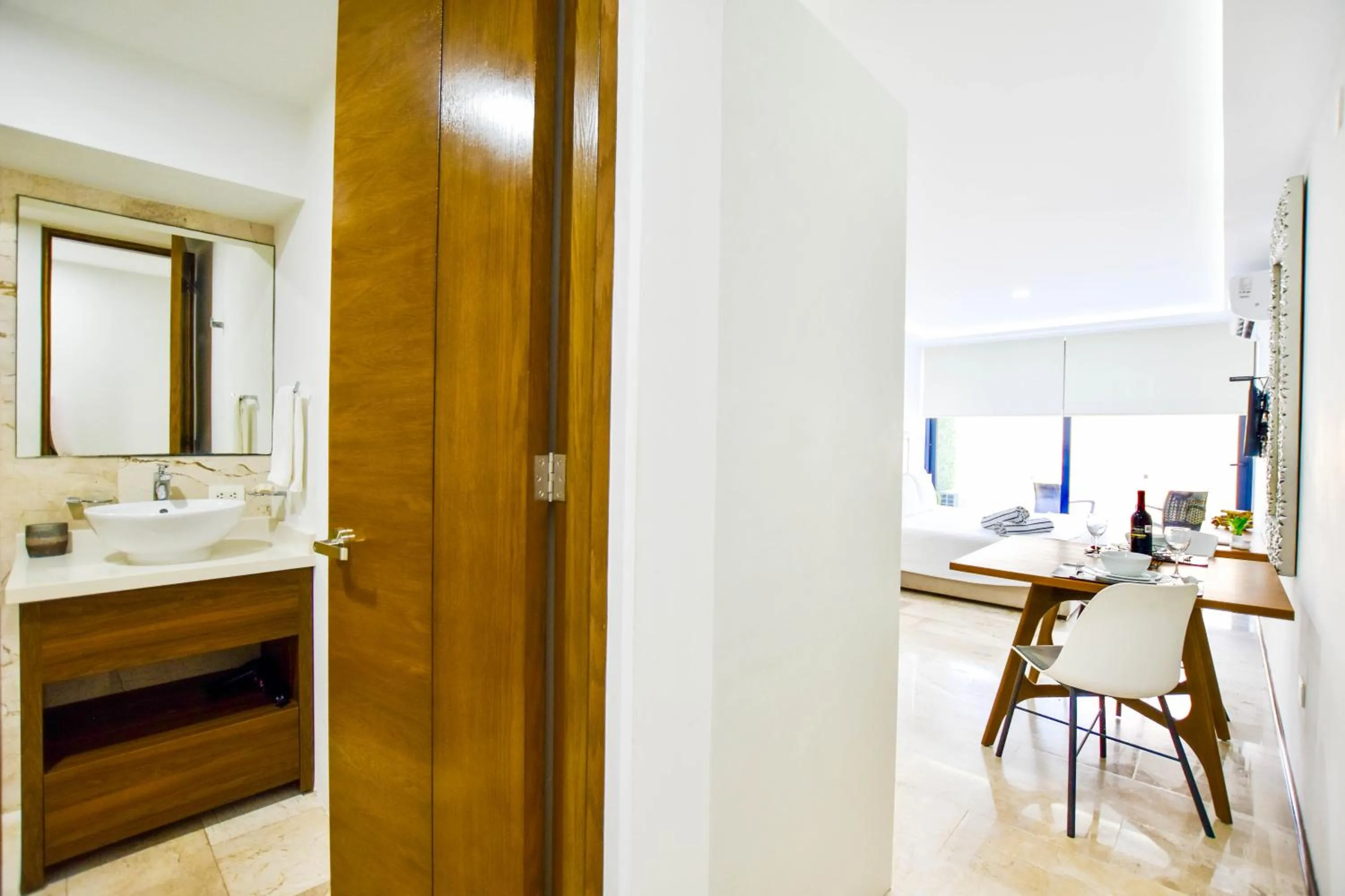 Bedroom in OP downtown Studio by Casago