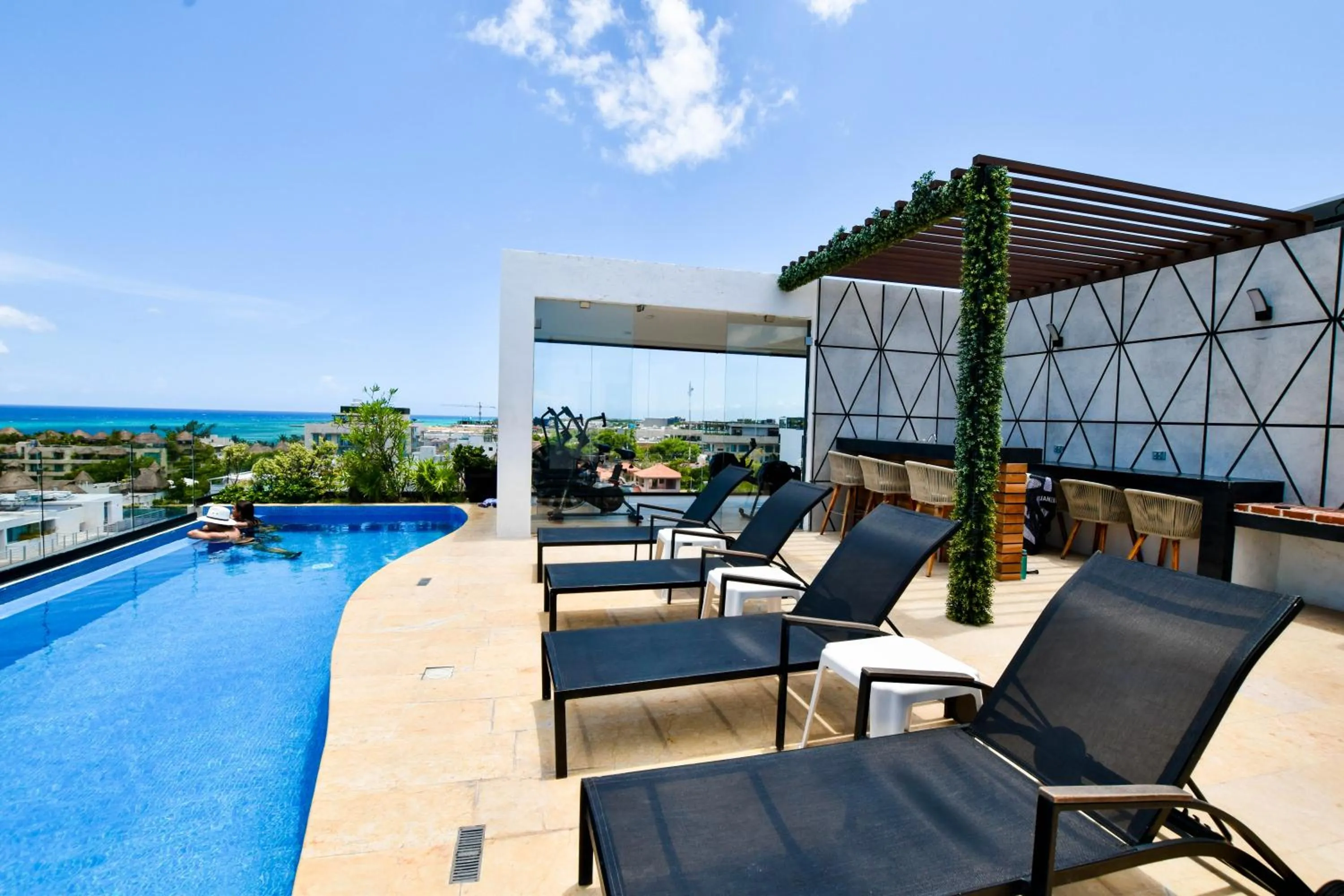 Pool view in OP downtown Studio by Casago