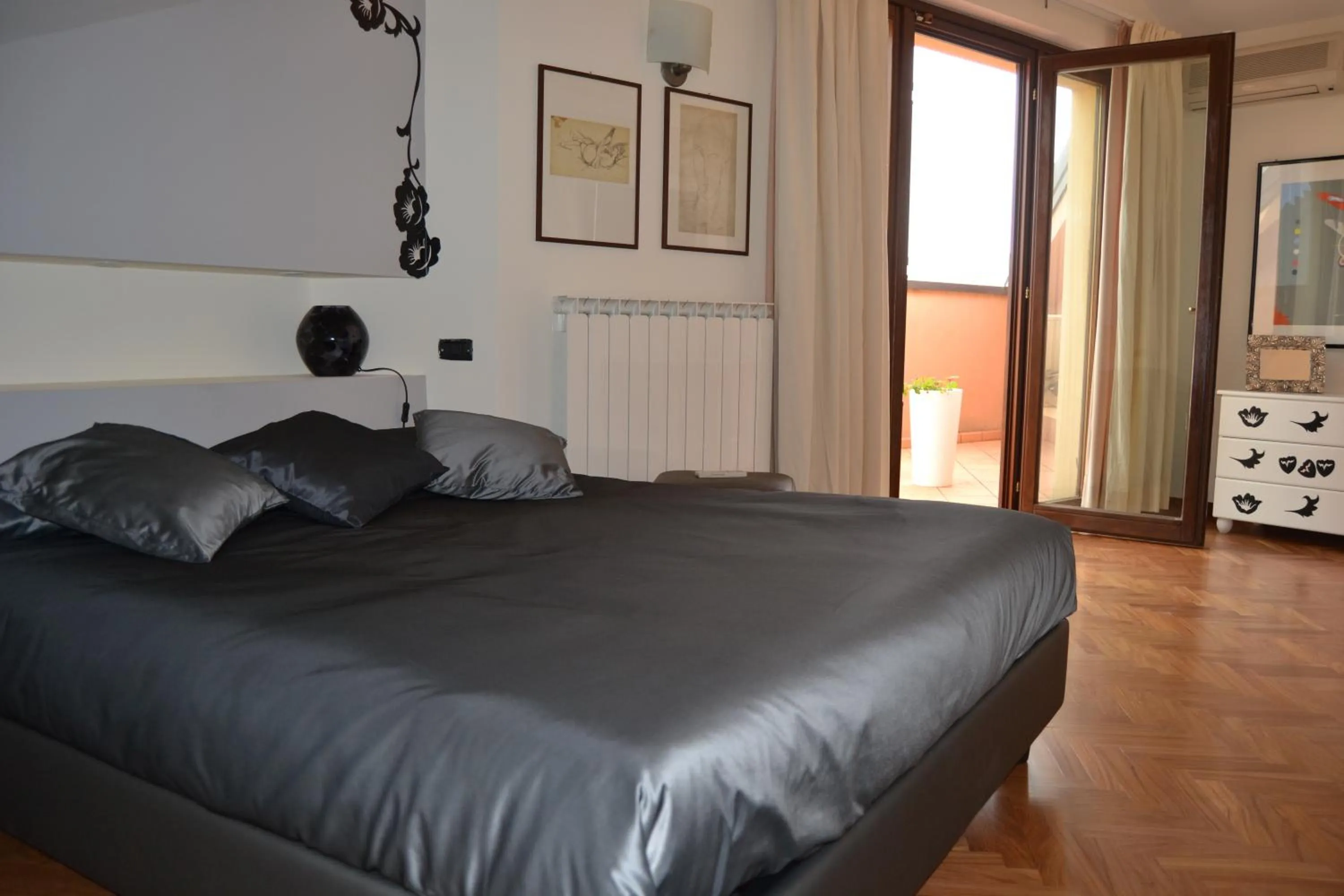 Photo of the whole room, Bed in Villa Zagara Luxury Bed And Breakfast